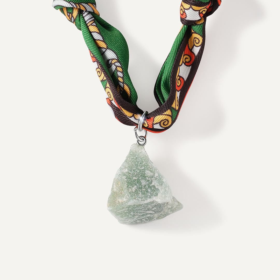 Бижутерное колье с авантюрином