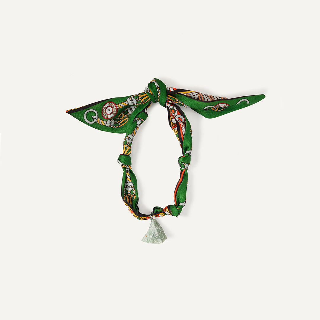 Бижутерное колье с авантюрином