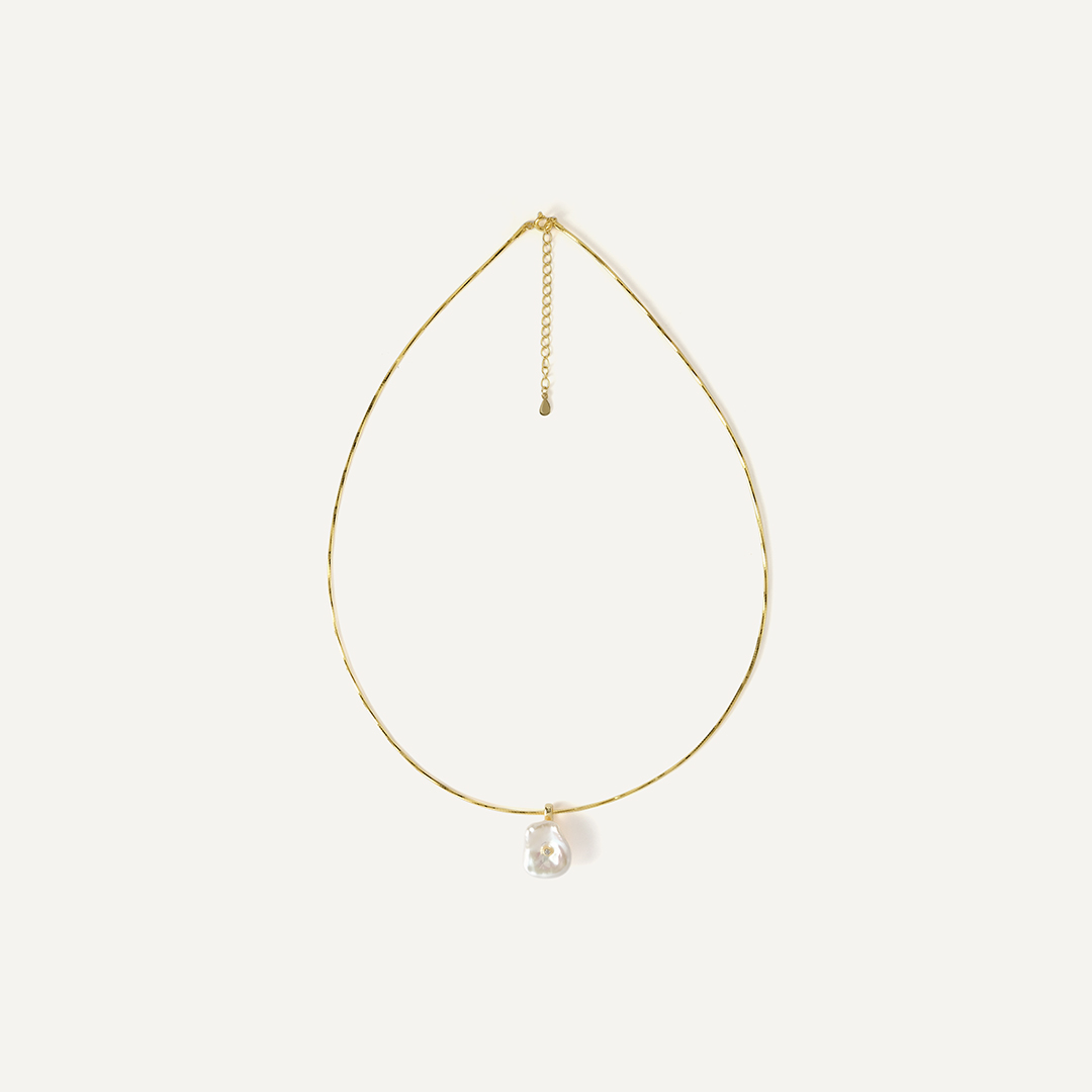 Серебряная подвеска с жемчугом на цепи