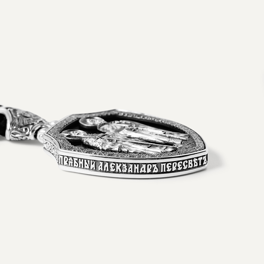 Серебряная автомобильная икона на подвесе