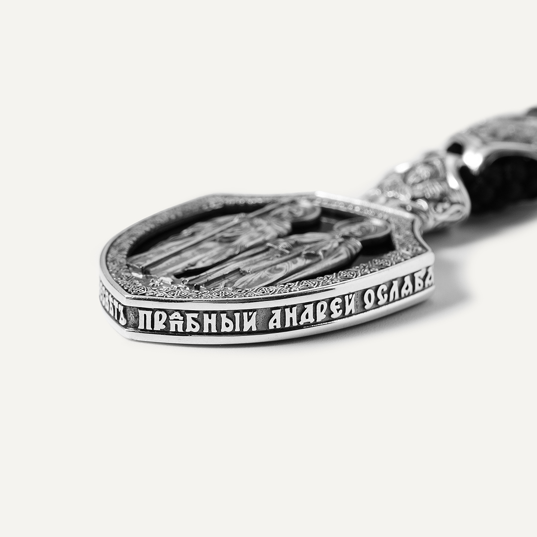 Серебряная автомобильная икона на подвесе