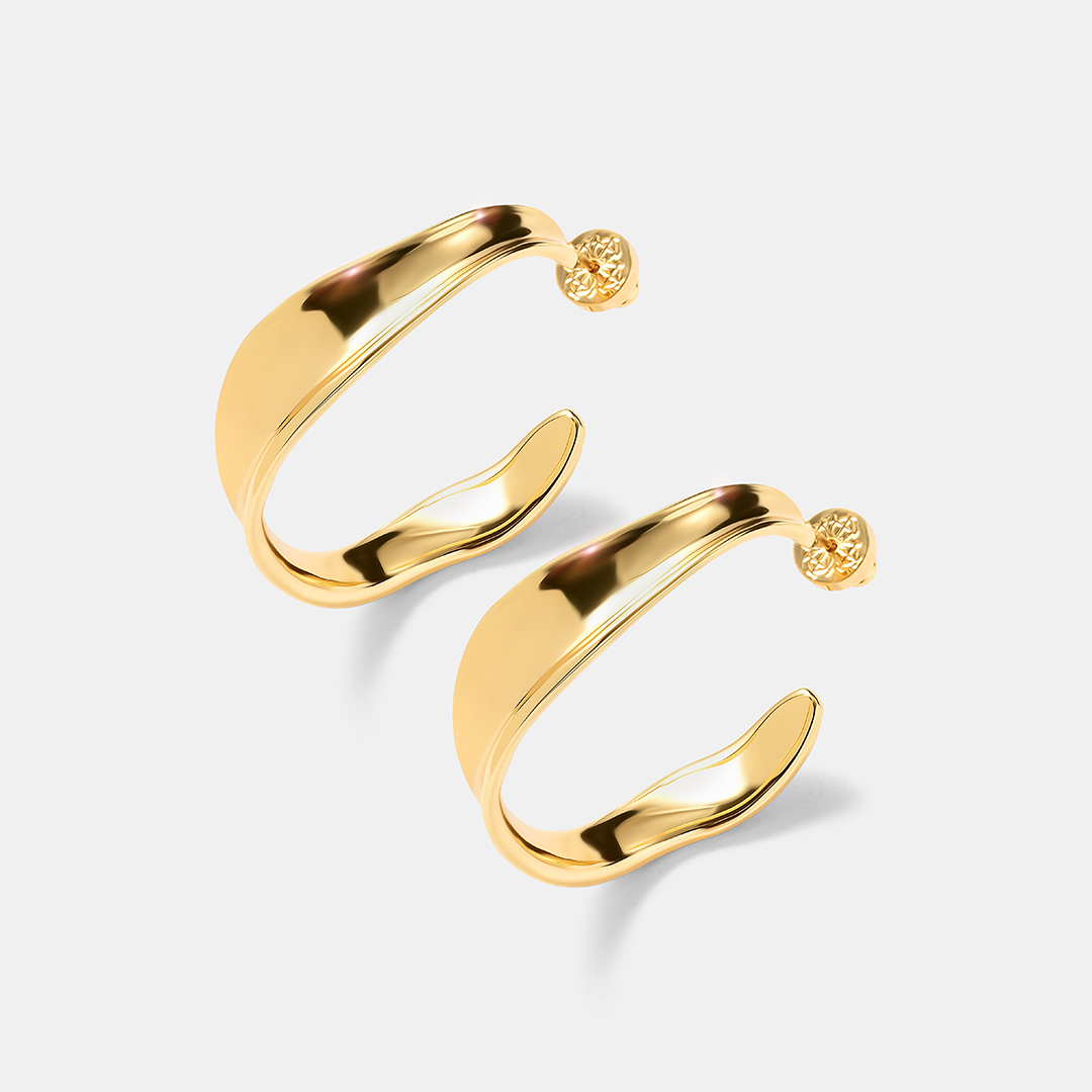 Серьги из бижутерного сплава золотого цвета;