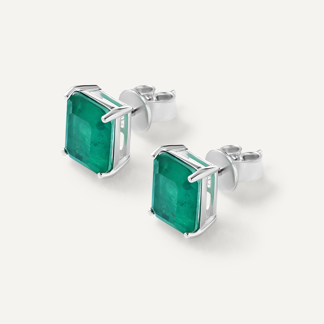 Серебряные серьги-пусеты с зелеными фианитами