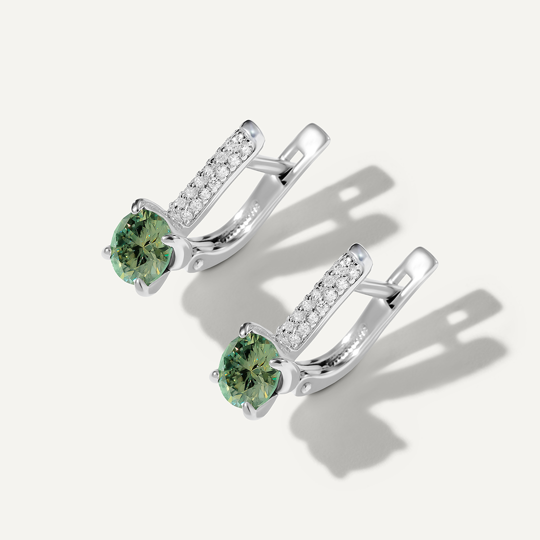 Серебряные серьги с зелеными муассанитами