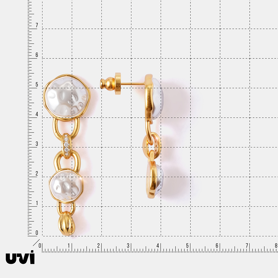 Серьги из бижутерного сплава желтого цвета; матирование; вставки 4 Жемчуг имит. белый; 10 Куб. Цирко