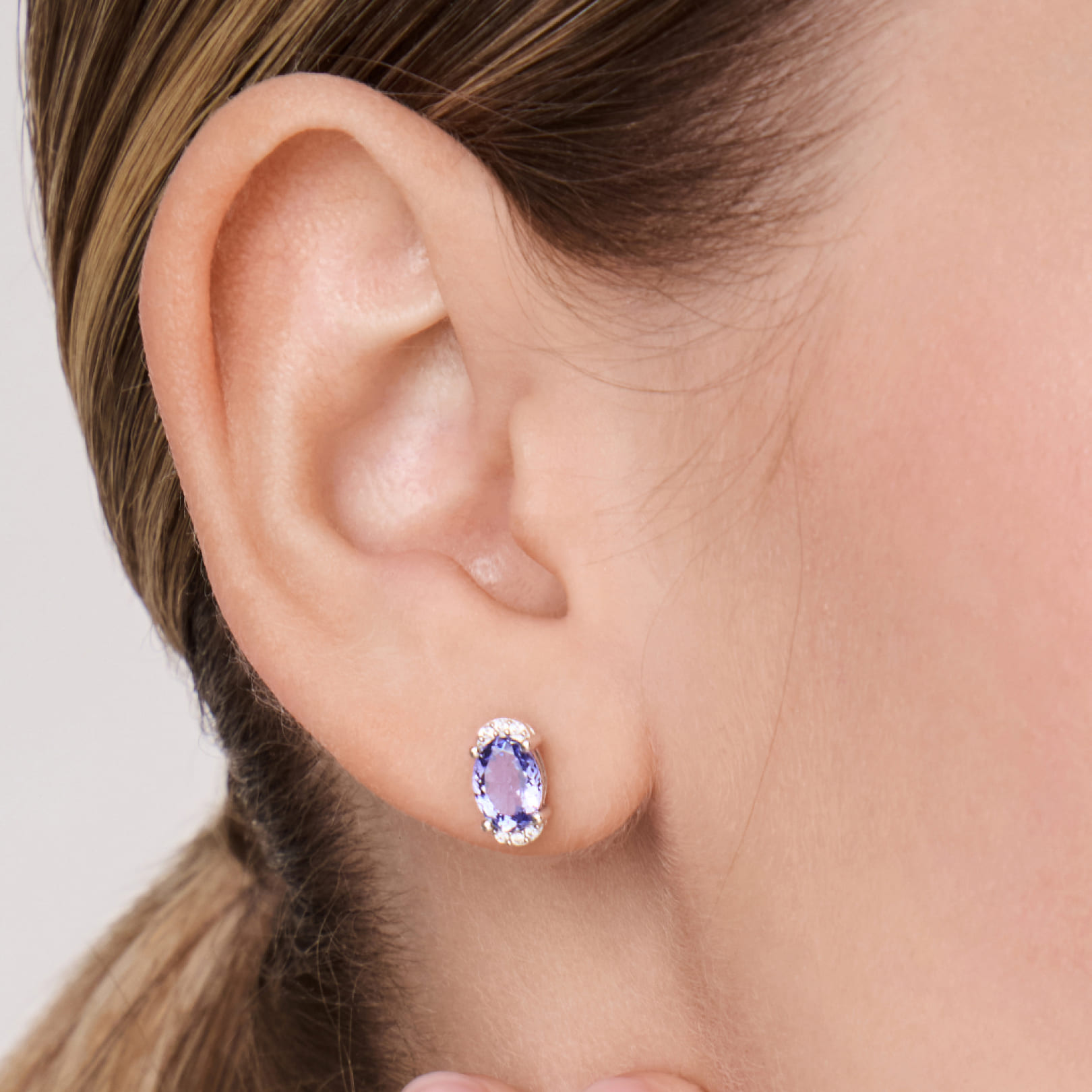 Серебряные серьги-пусеты с танзанитами