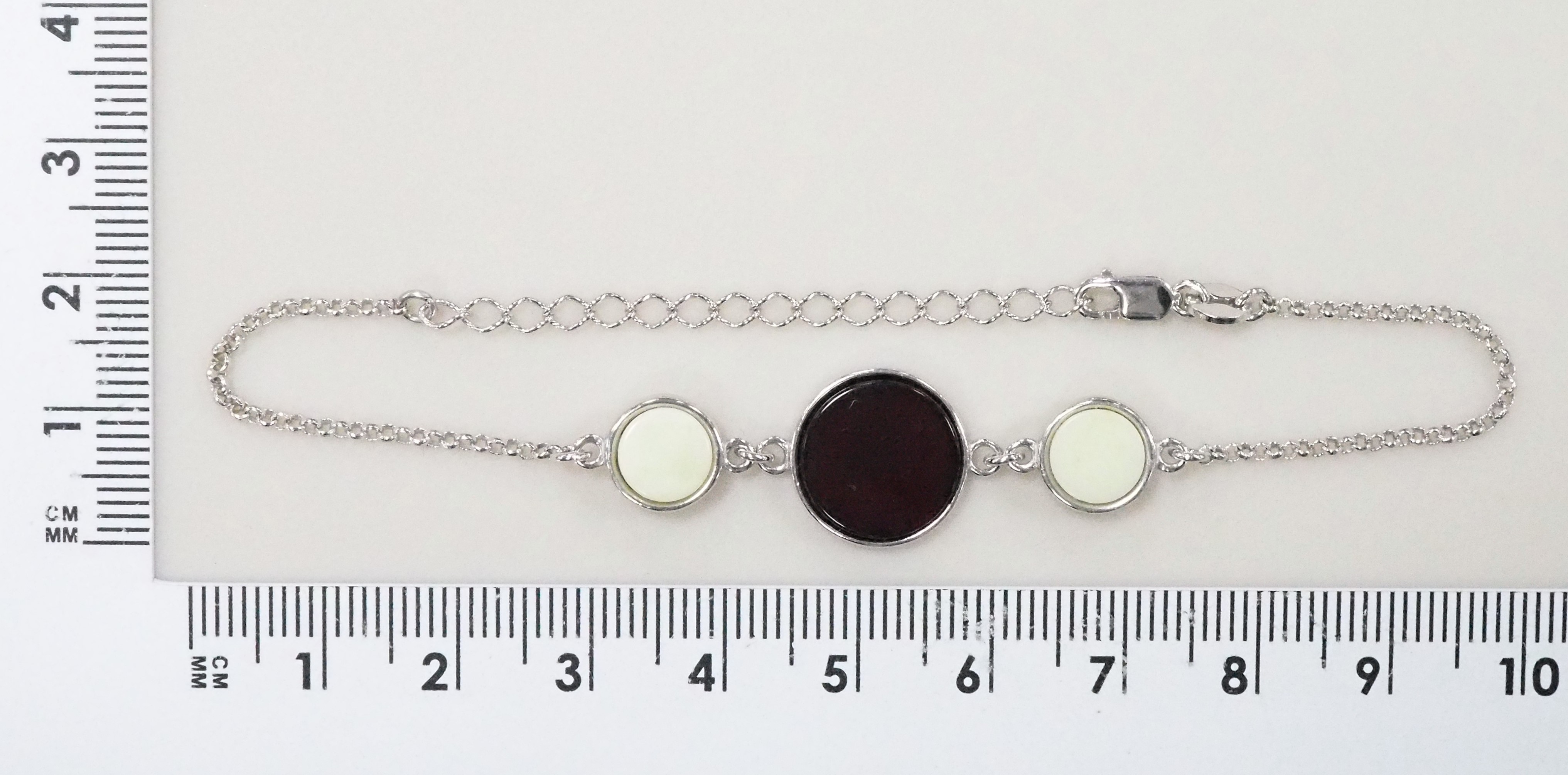 Серебряный браслет 925 пробы; плетение Ролло; вставки 3 Янтарь;