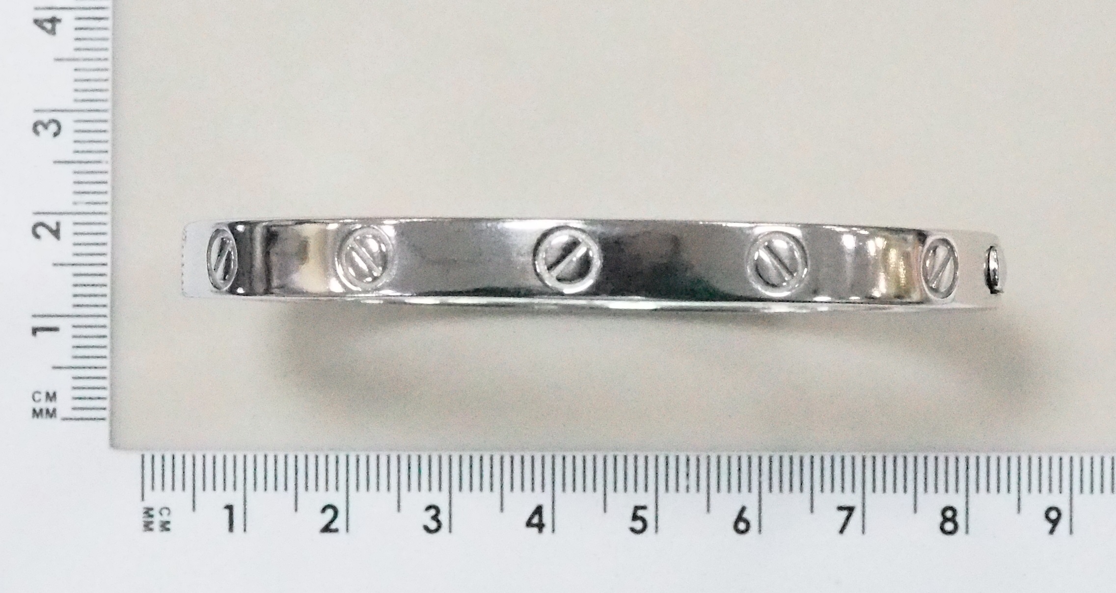 Серебряный браслет 925 пробы; жесткий;