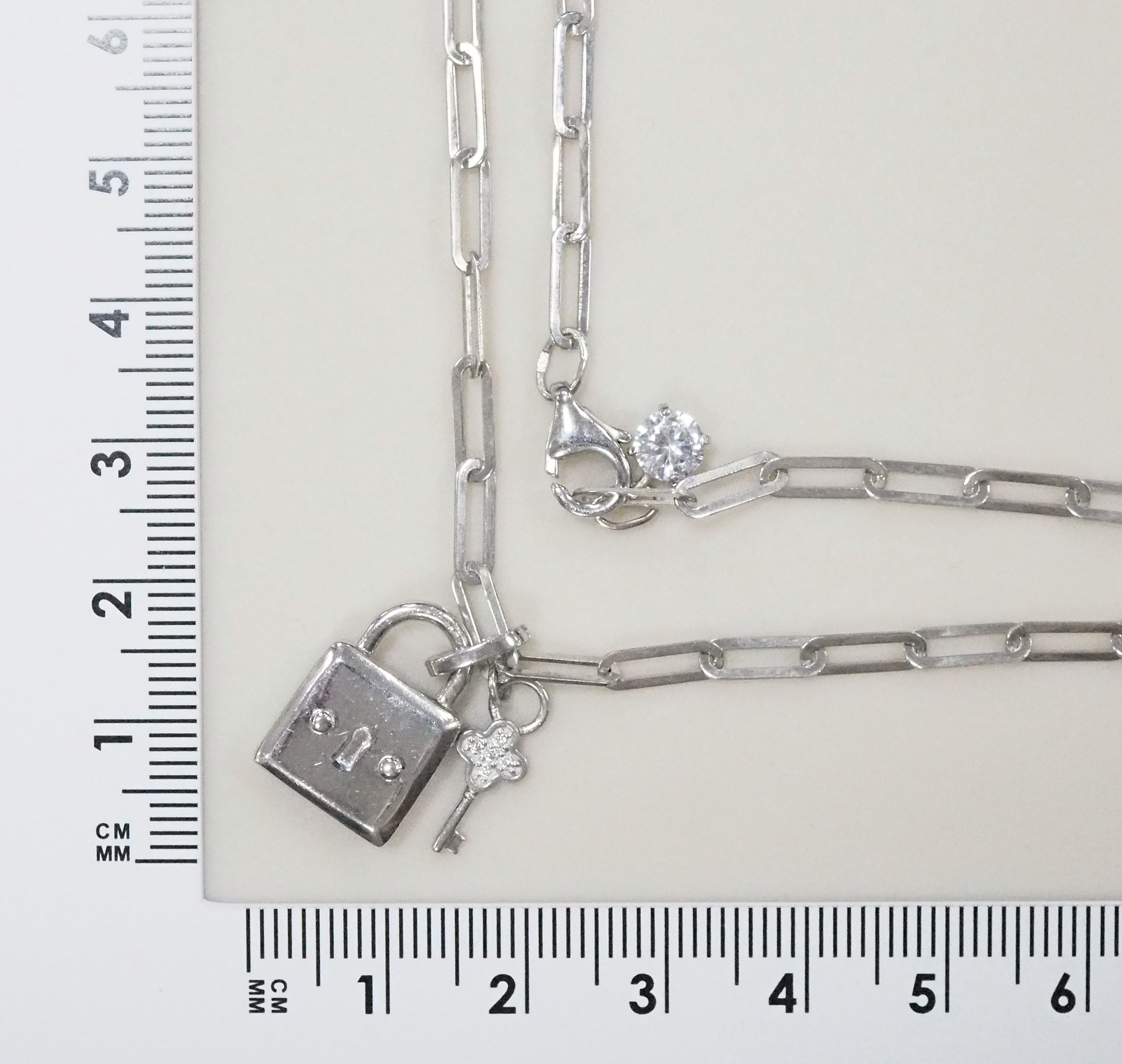 Серебряное колье 925 пробы; плетение Якорное; вставки 12 Фианит бесцв.;