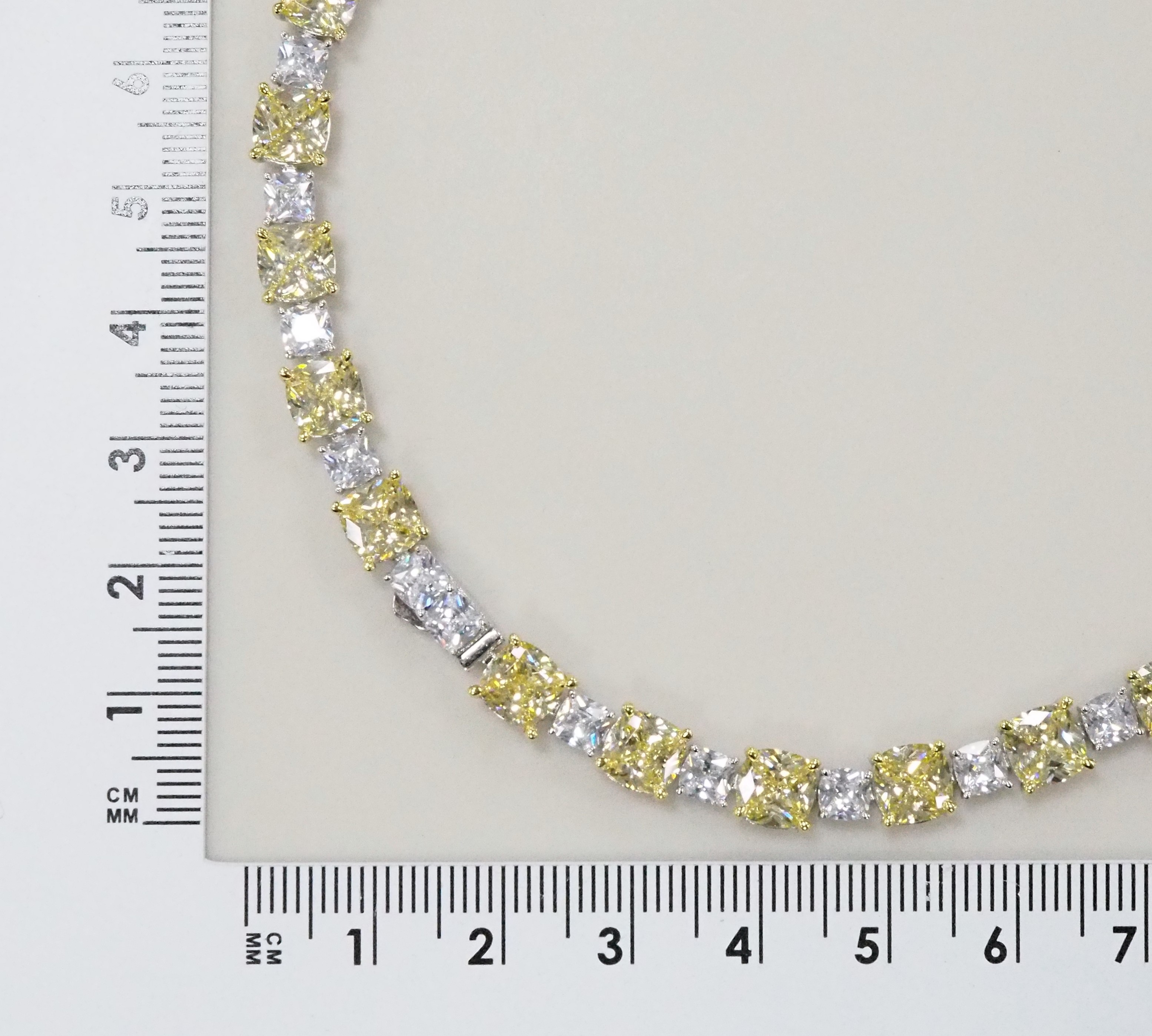 Серебряное колье 925 пробы; вставки Росыпь Фианит желтый; Россыпь Фианит бесцв.;