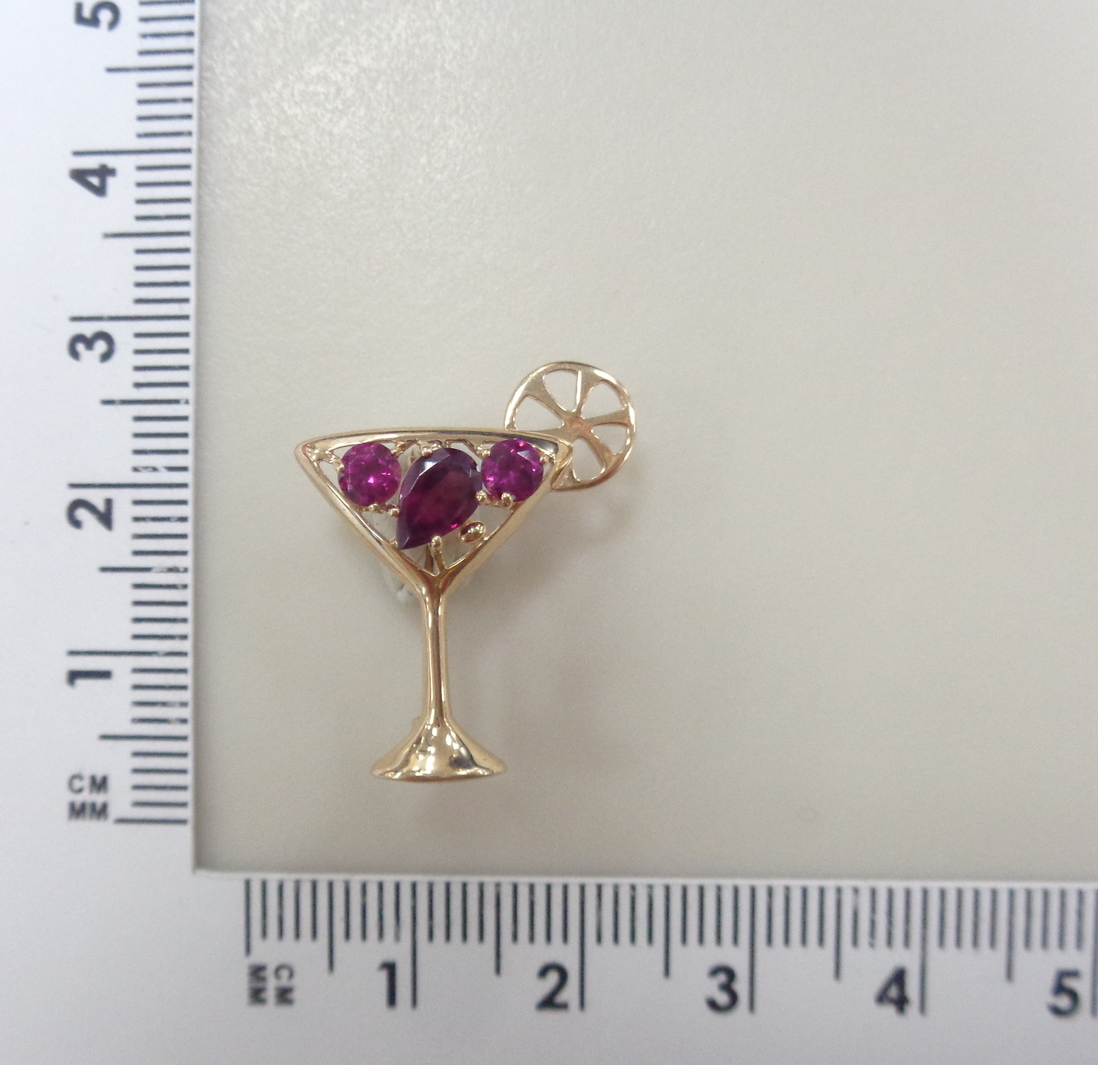 Брошь из золота с родолитами "Бокал"