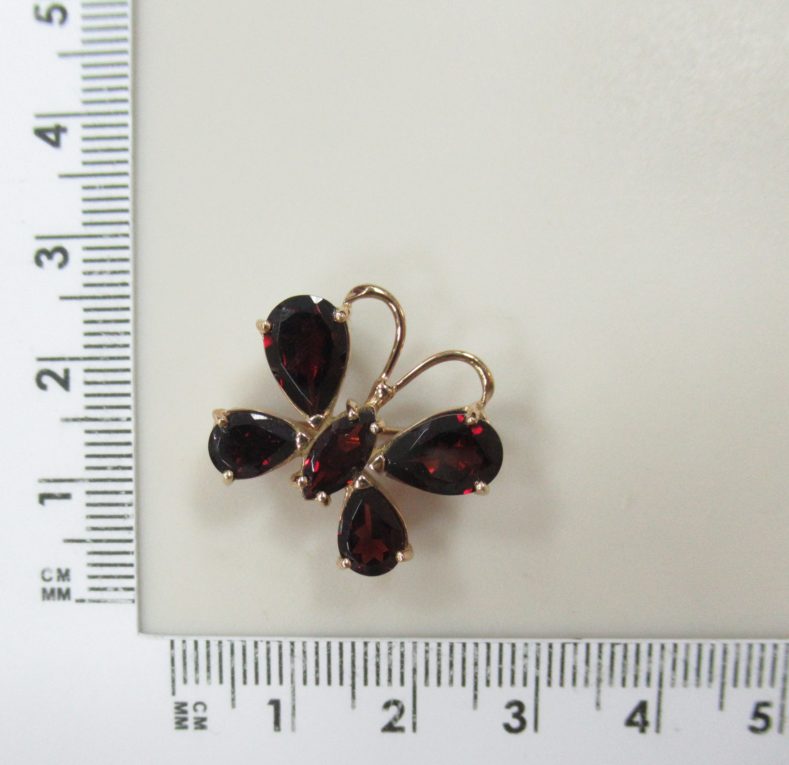 Серебряная брошь с гранатами "Бабочка"