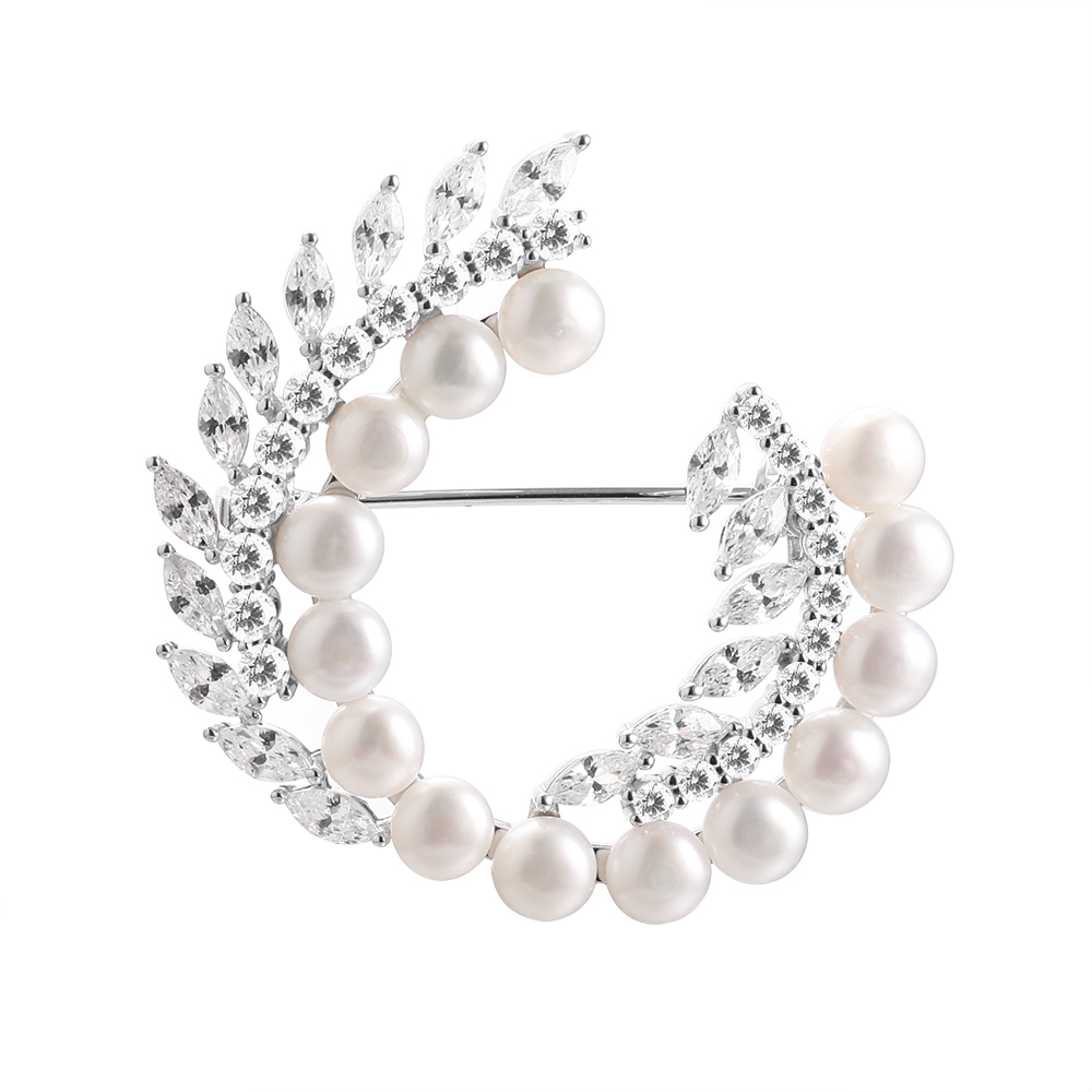 Серебряная брошь с жемчугом