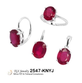 Серебряное кольцо с рубином