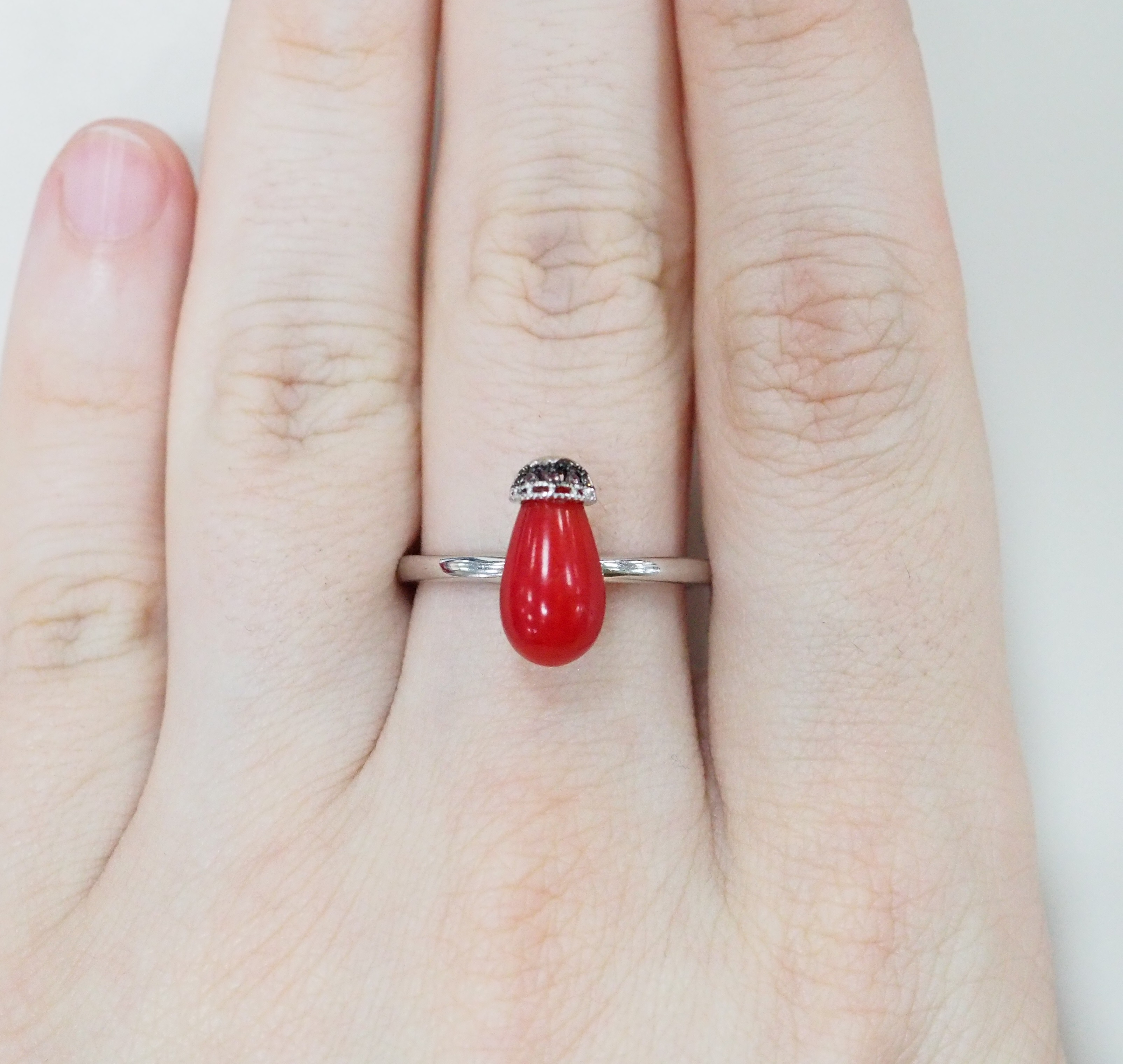 Серебряное кольцо с кораллом 10322-002999 – купить по цене 4951 рублей ...