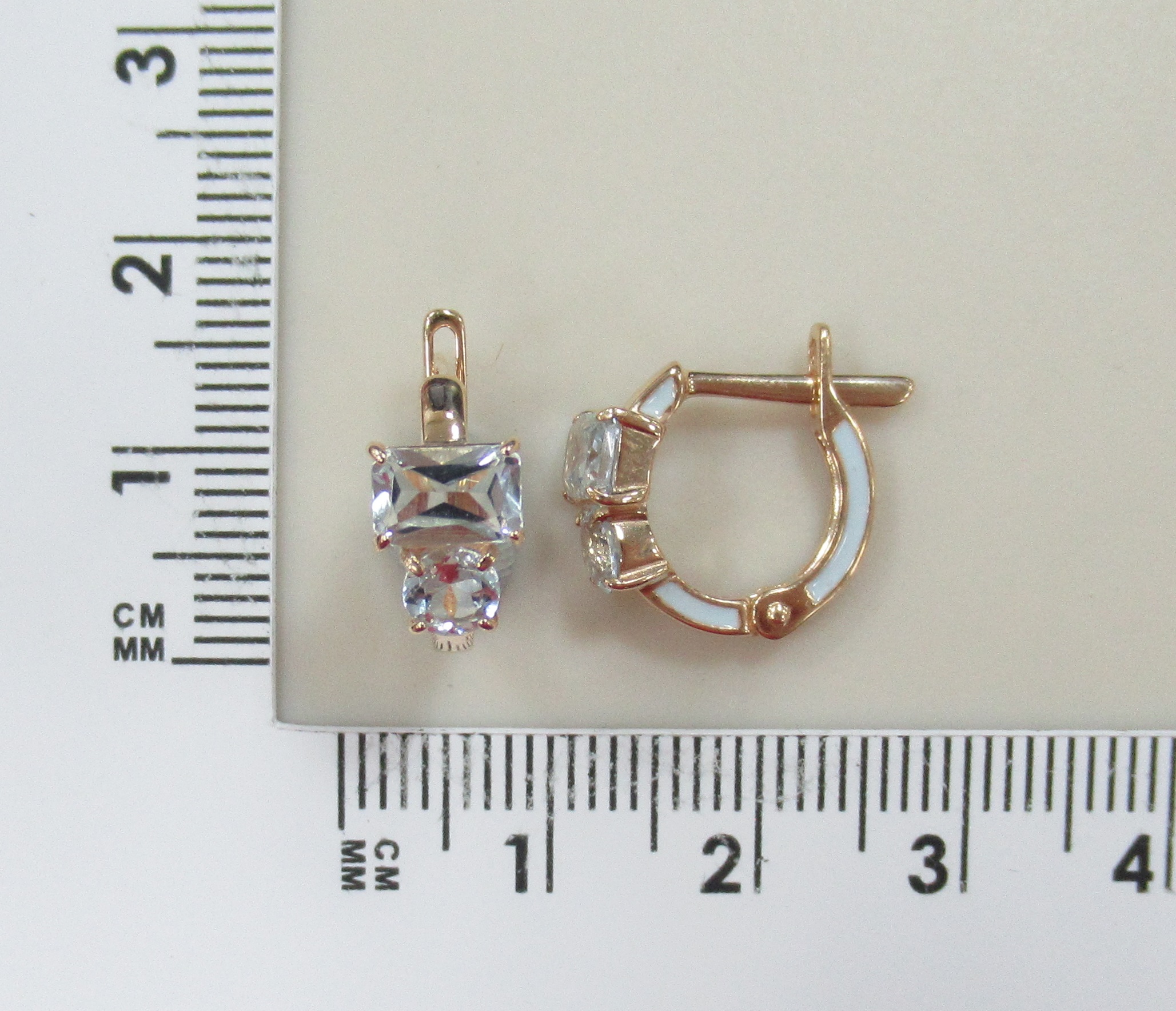 Серьги из золота с топазами