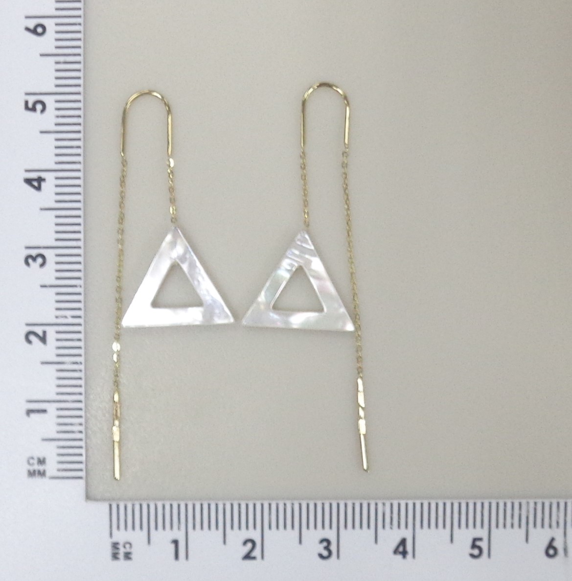 Серьги-протяжки из желтого золота с перламутром