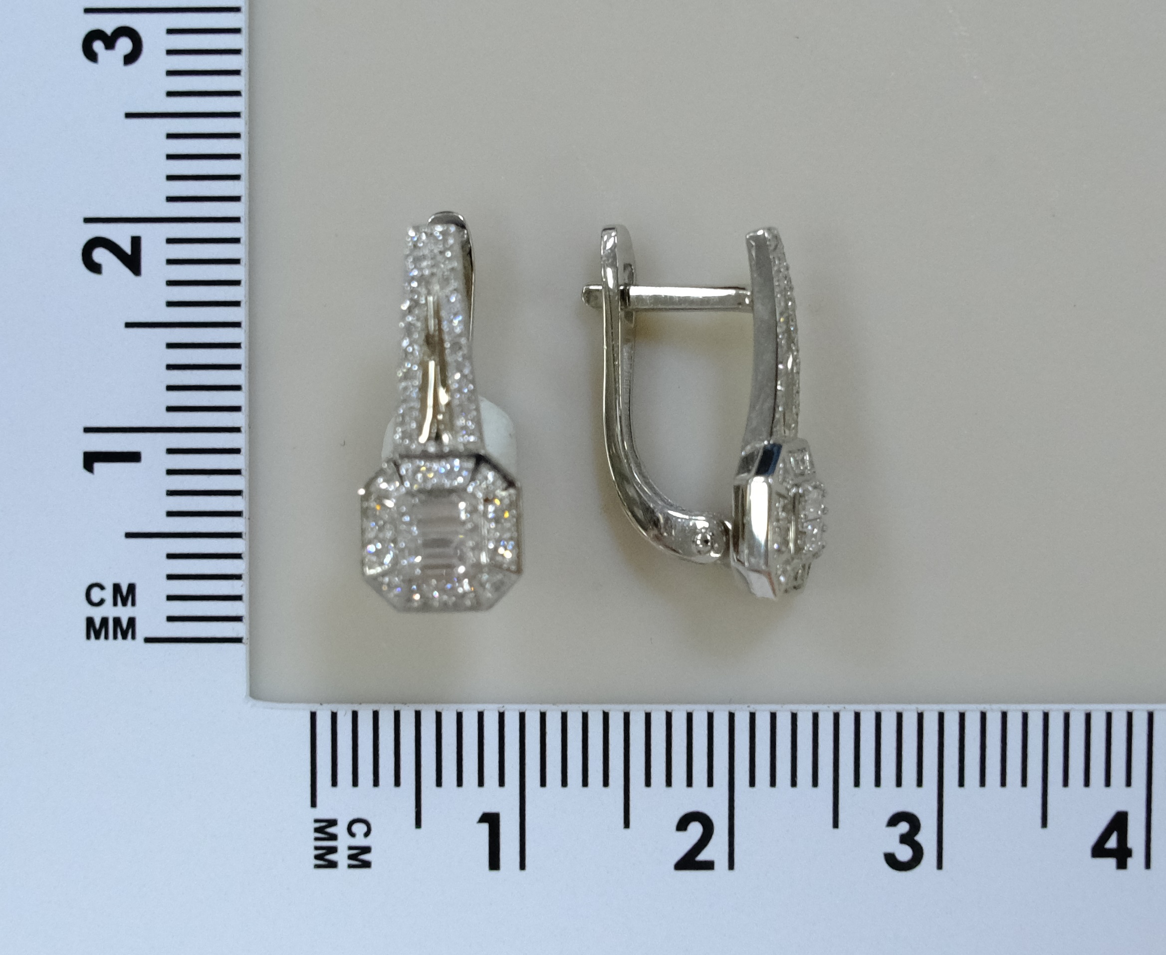 Серьги из платины с бриллиантами
