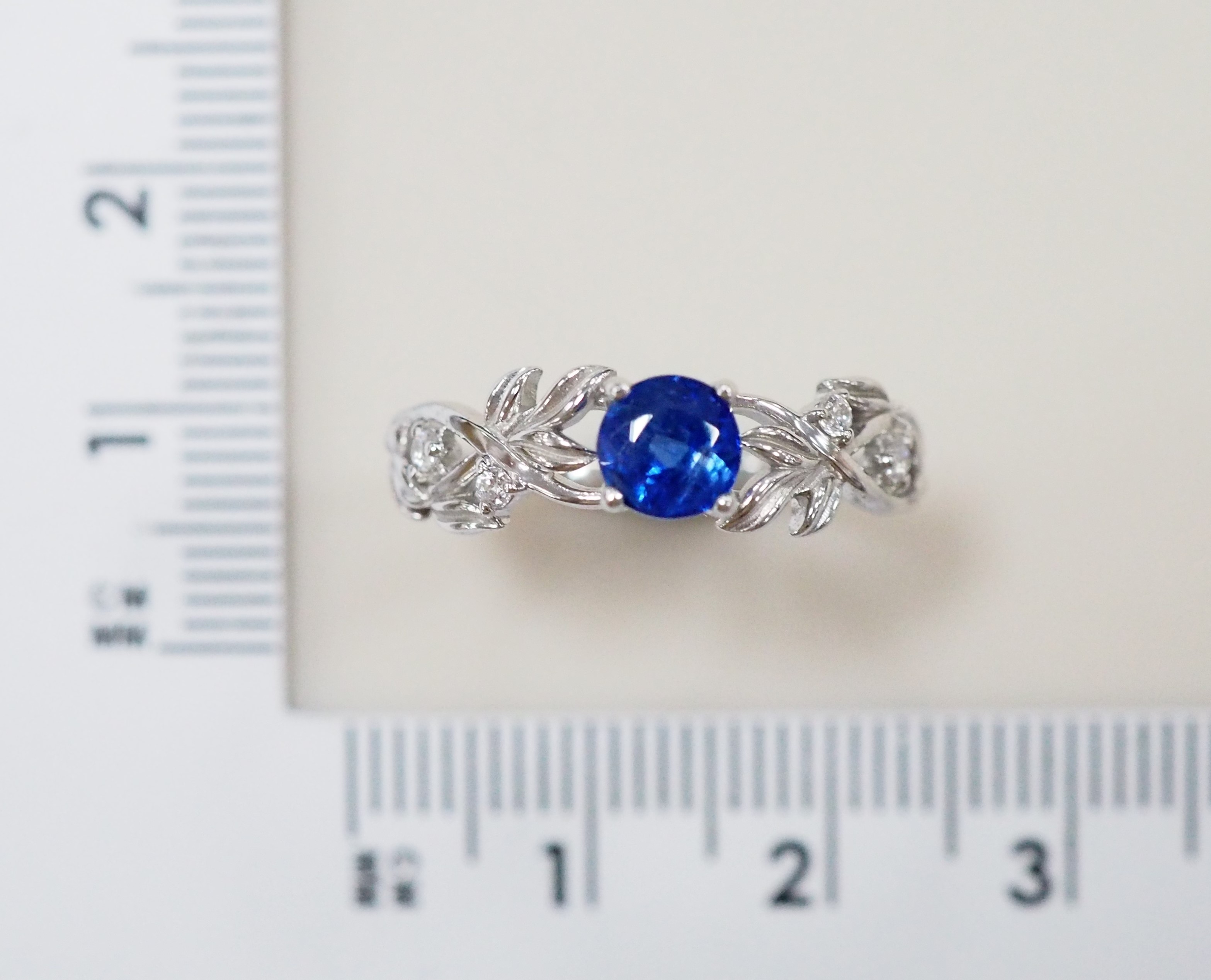 Серебряное кольцо с кианитом