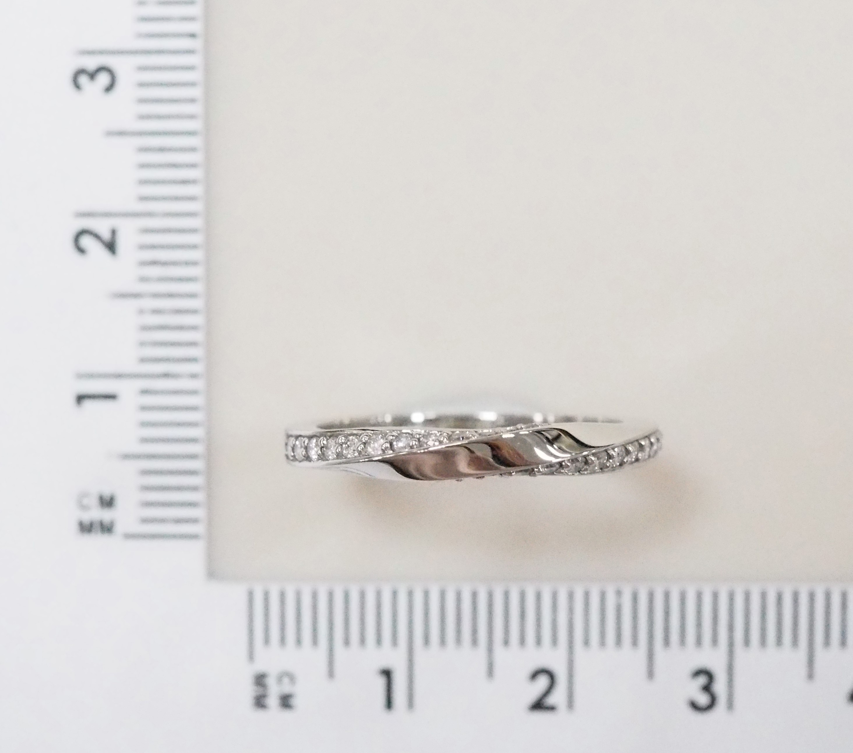 Платиновое кольцо 950 пробы; вставки 20 Бр.Кр-57 3/6А 0,18; 4 Бр.Кр-57 3/6А 0,01;
