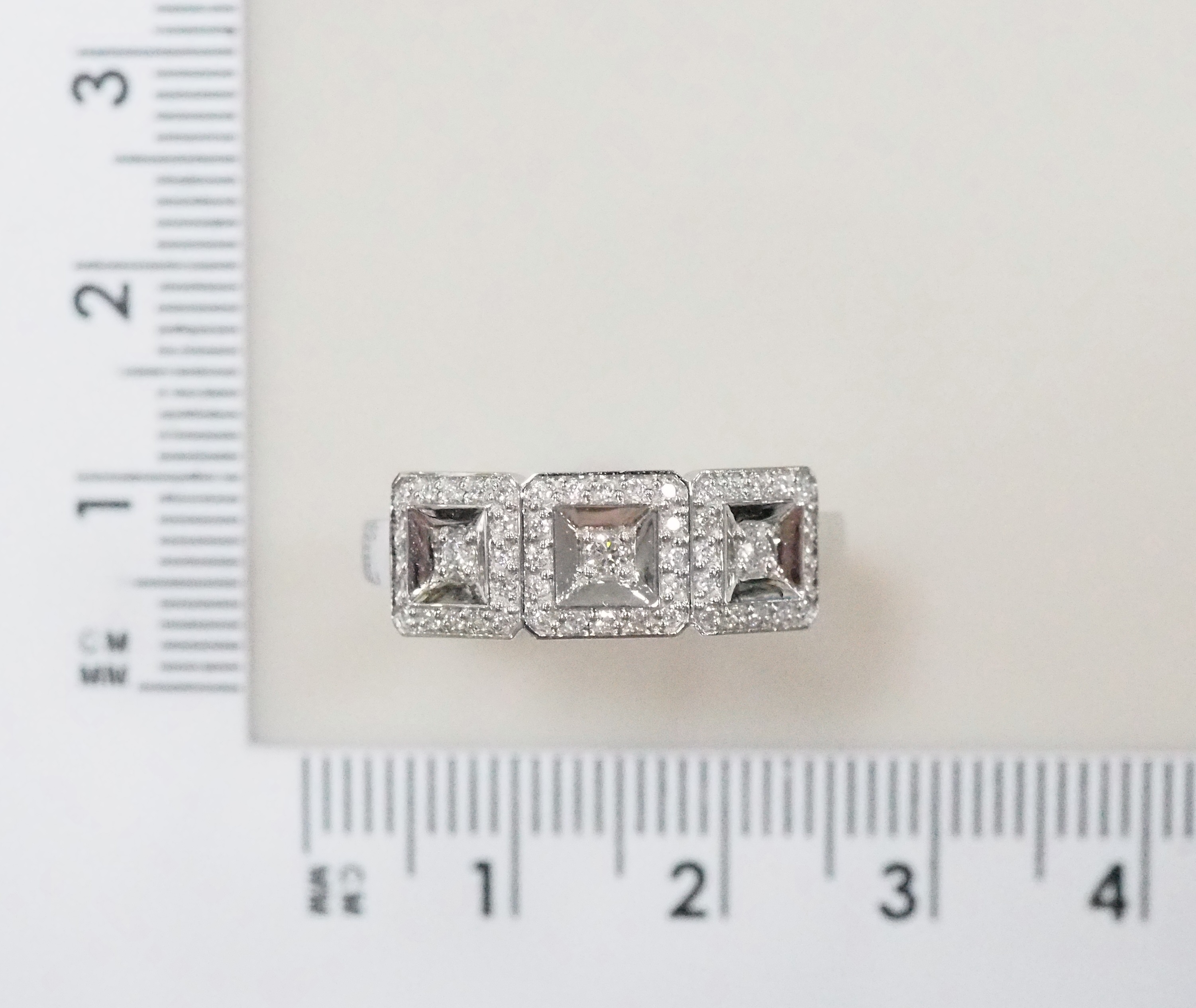 Платиновое кольцо 950 пробы; вставки 3 Бр.Кр-57 3/6А 0,057; 48 Бр.Кр-57 3/6А 0,227;