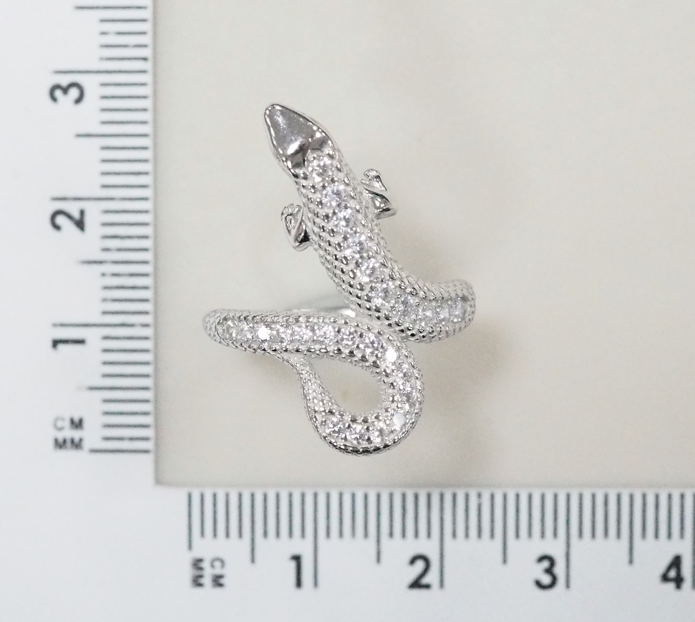 Серебряное кольцо 925 пробы; вставки 27 Фианит бесцв.;