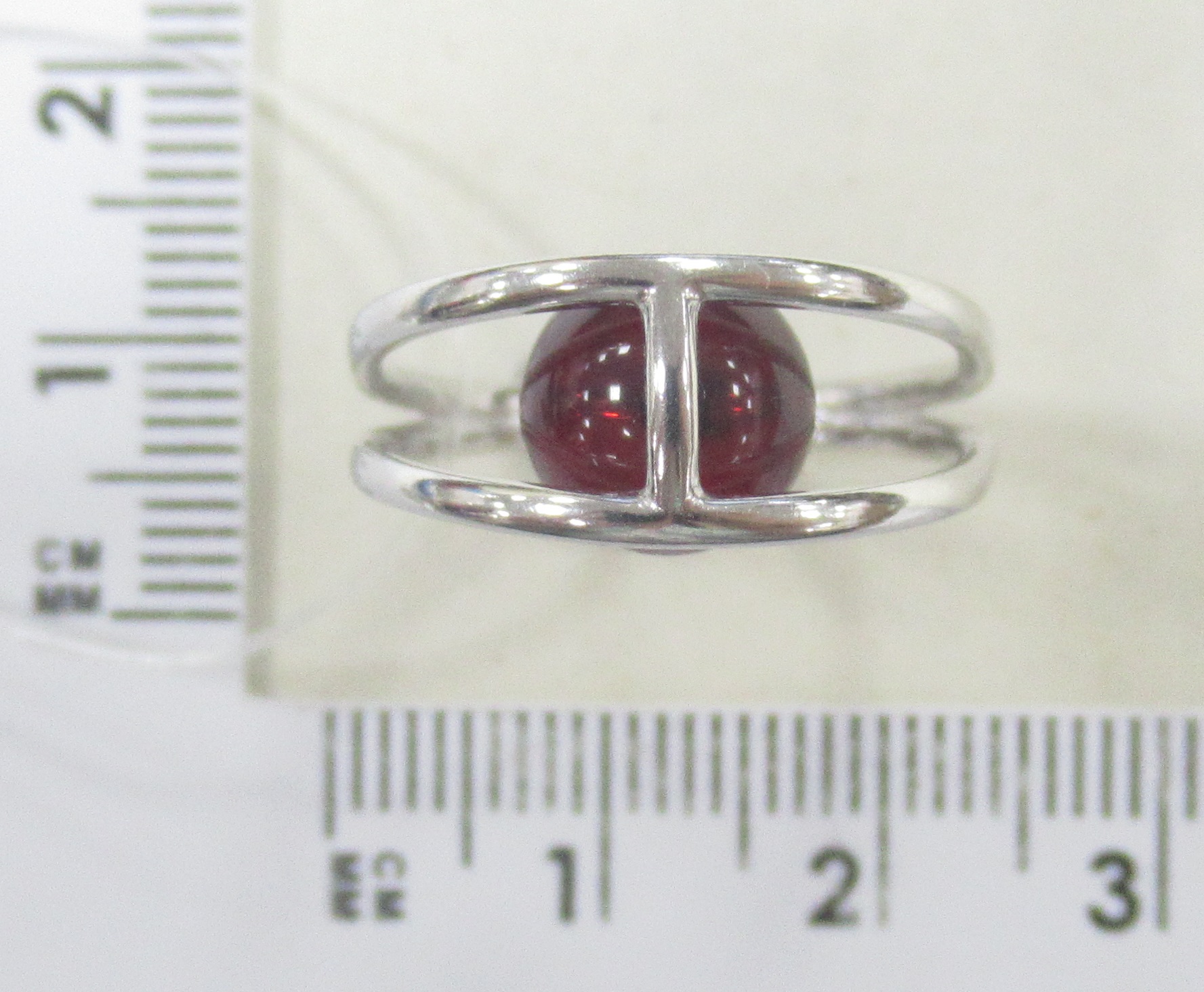 Серебряное кольцо 925 пробы; вставки 1 Янтарь;