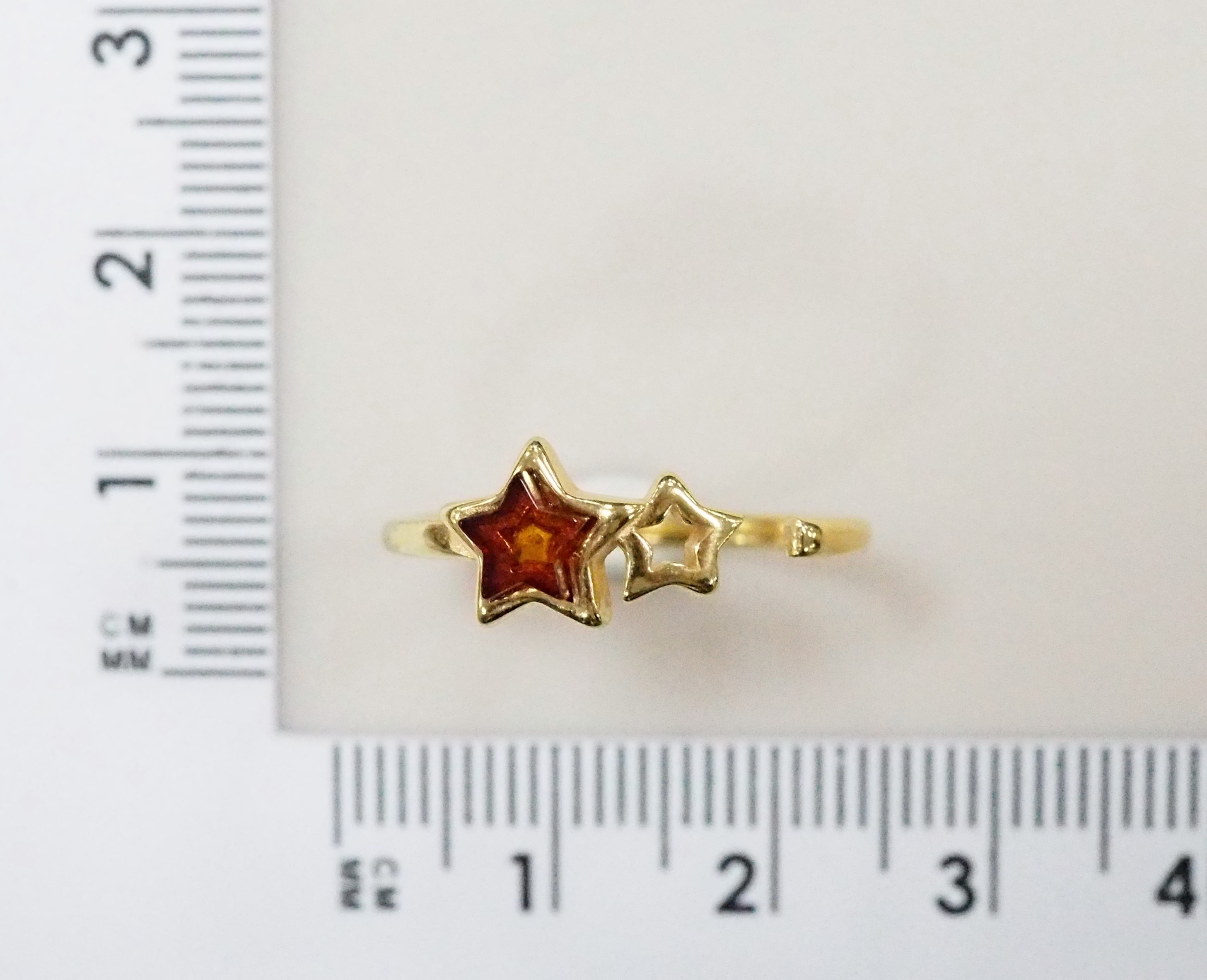 Серебряное кольцо 925 пробы; незамкнутое; вставки 1 Янтарь;