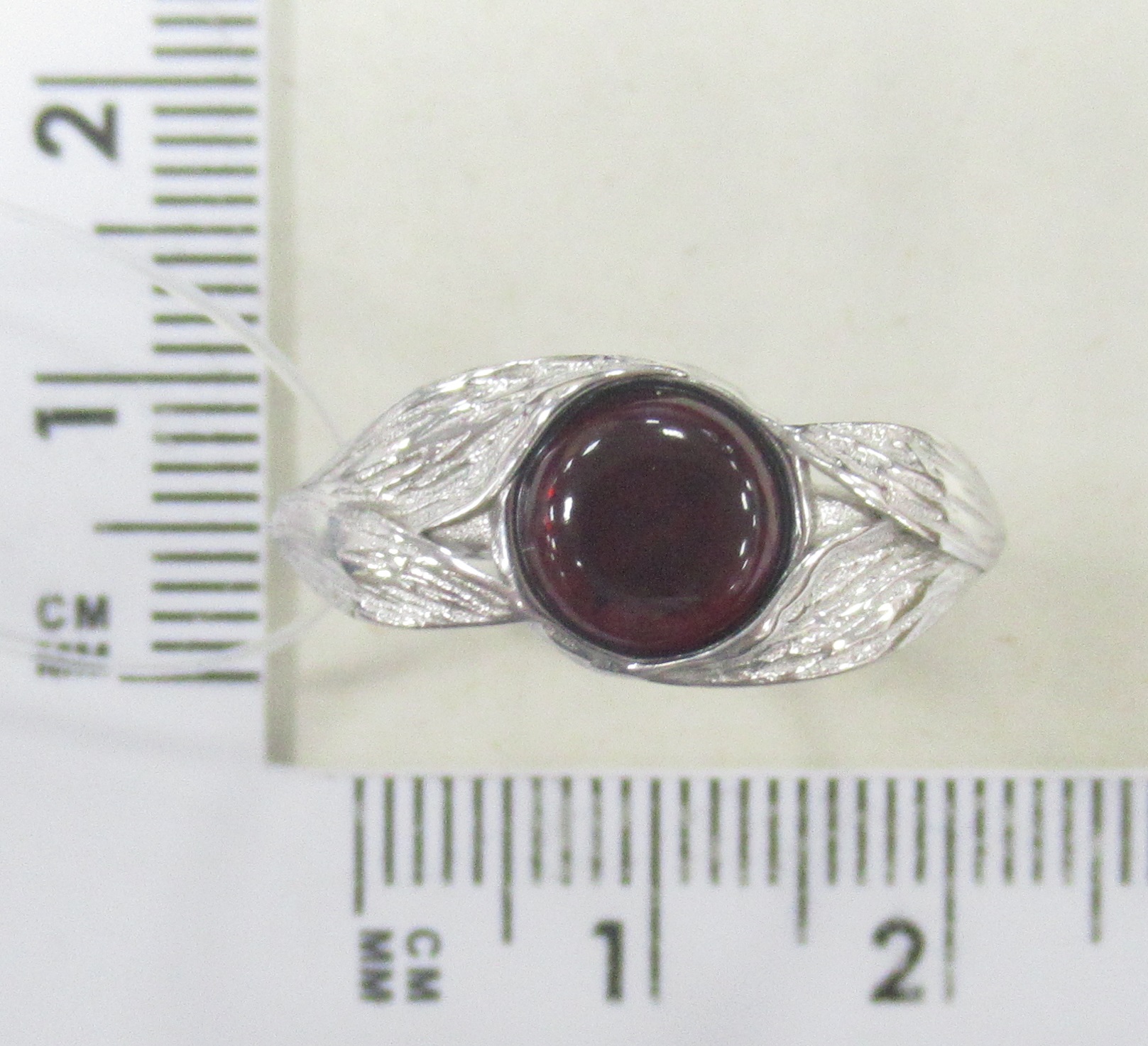 Серебряное кольцо 925 пробы; вставки 1 Янтарь;