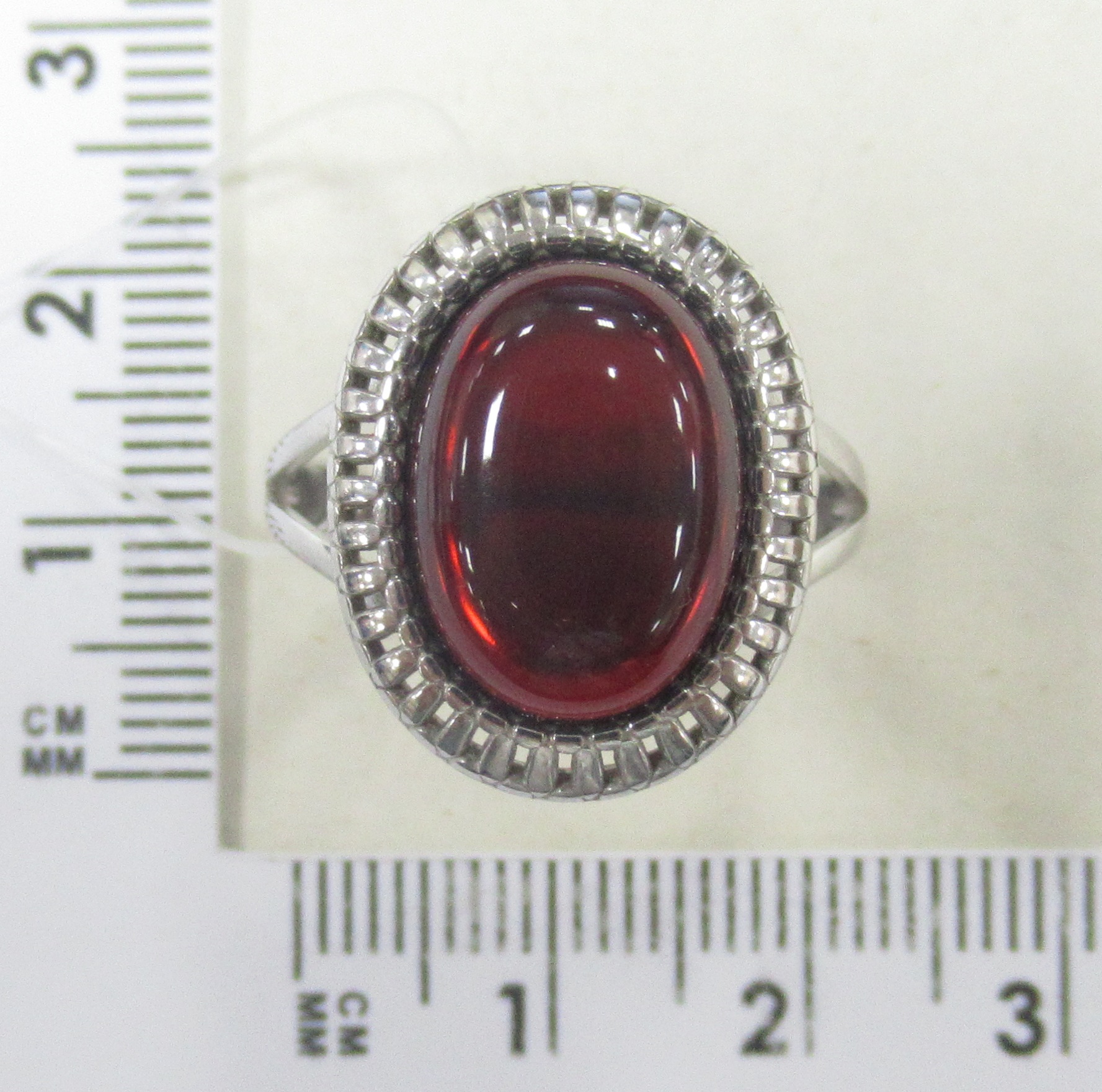 Серебряное кольцо с янтарем