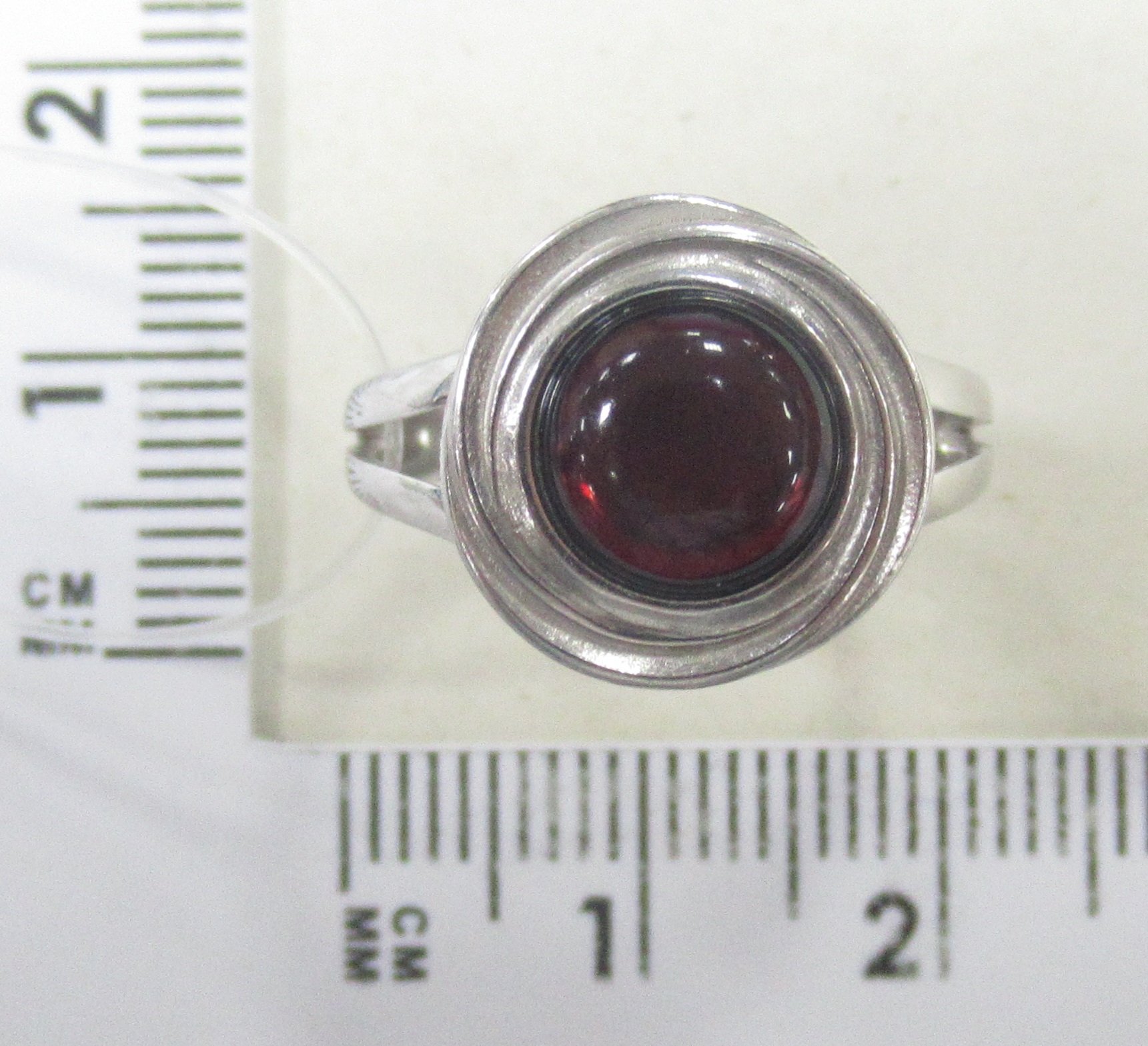 Серебряное кольцо 925 пробы; вставки 1 Янтарь;