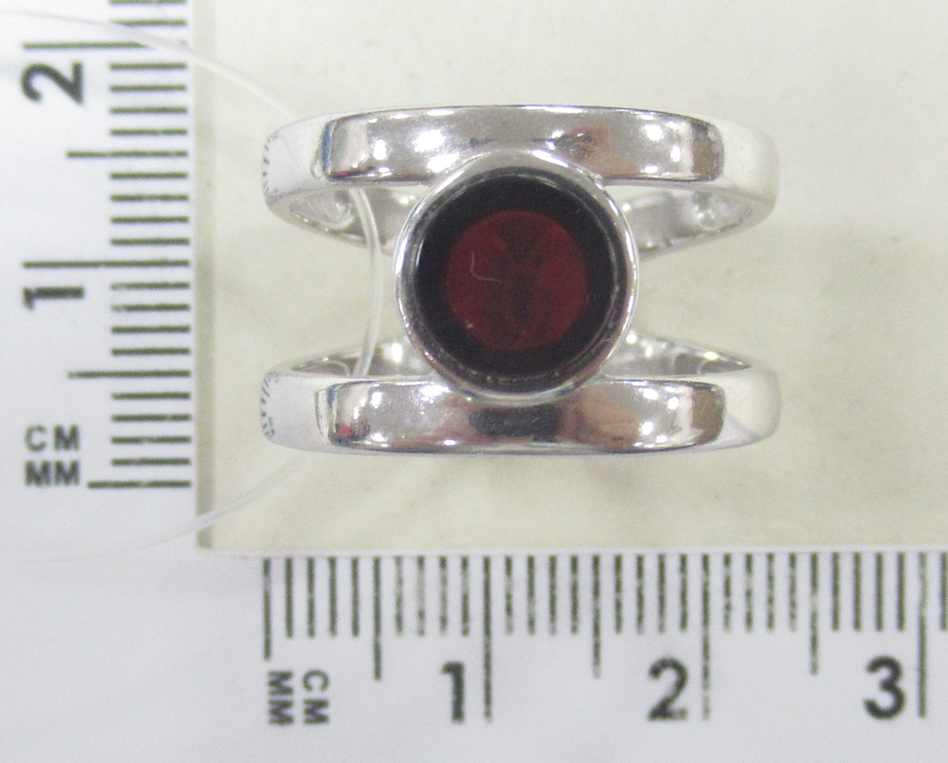 Серебряное кольцо 925 пробы; вставки 1 Янтарь;