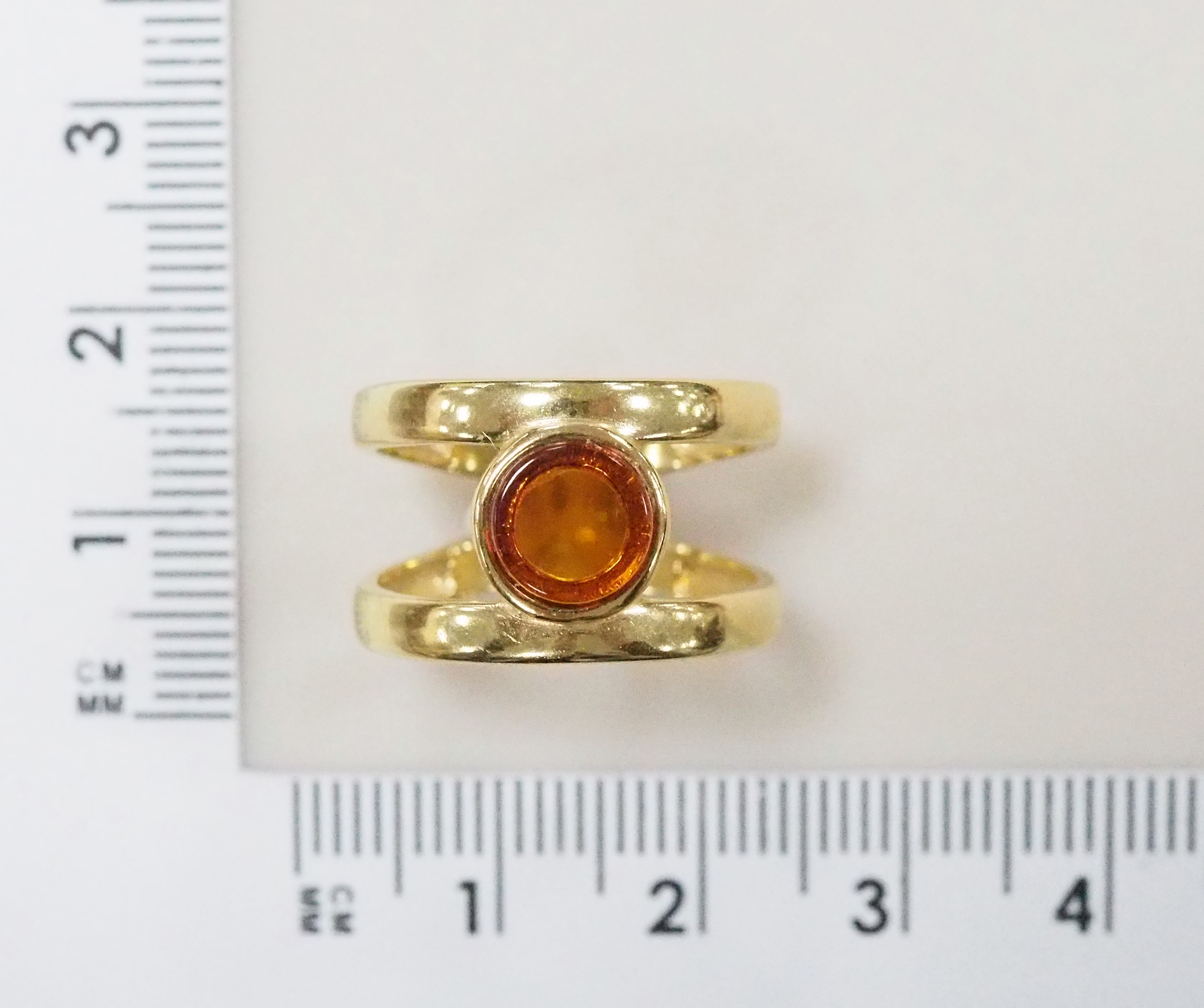Серебряное кольцо с янтарем