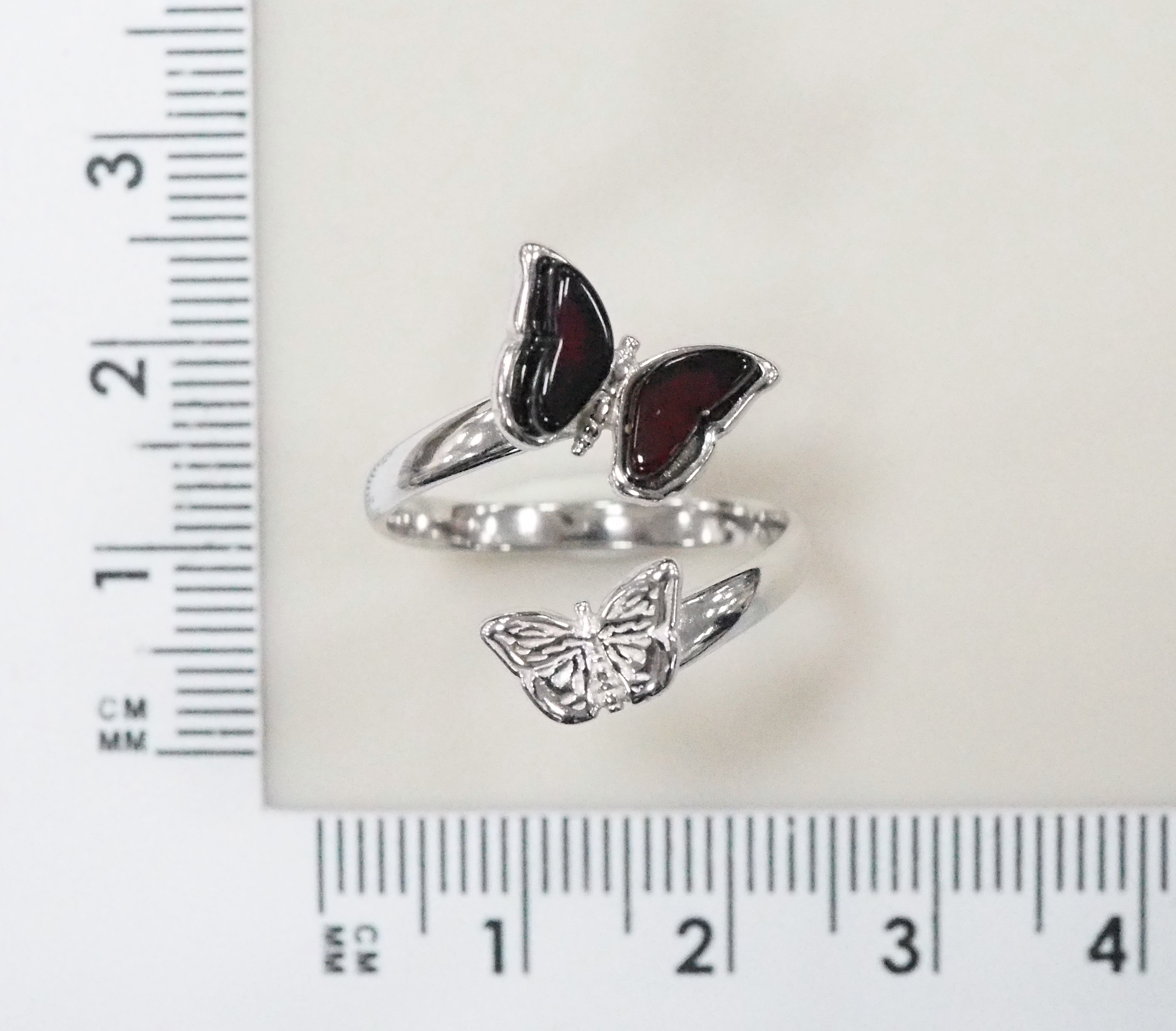Серебряное кольцо 925 пробы; Бабочка; вставки 2 Янтарь;