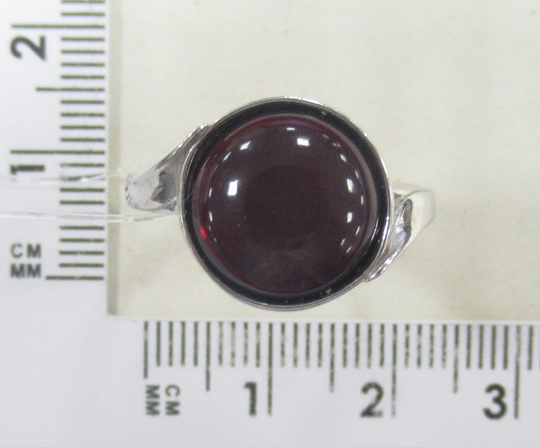 Серебряное кольцо 925 пробы; вставки 1 Янтарь;