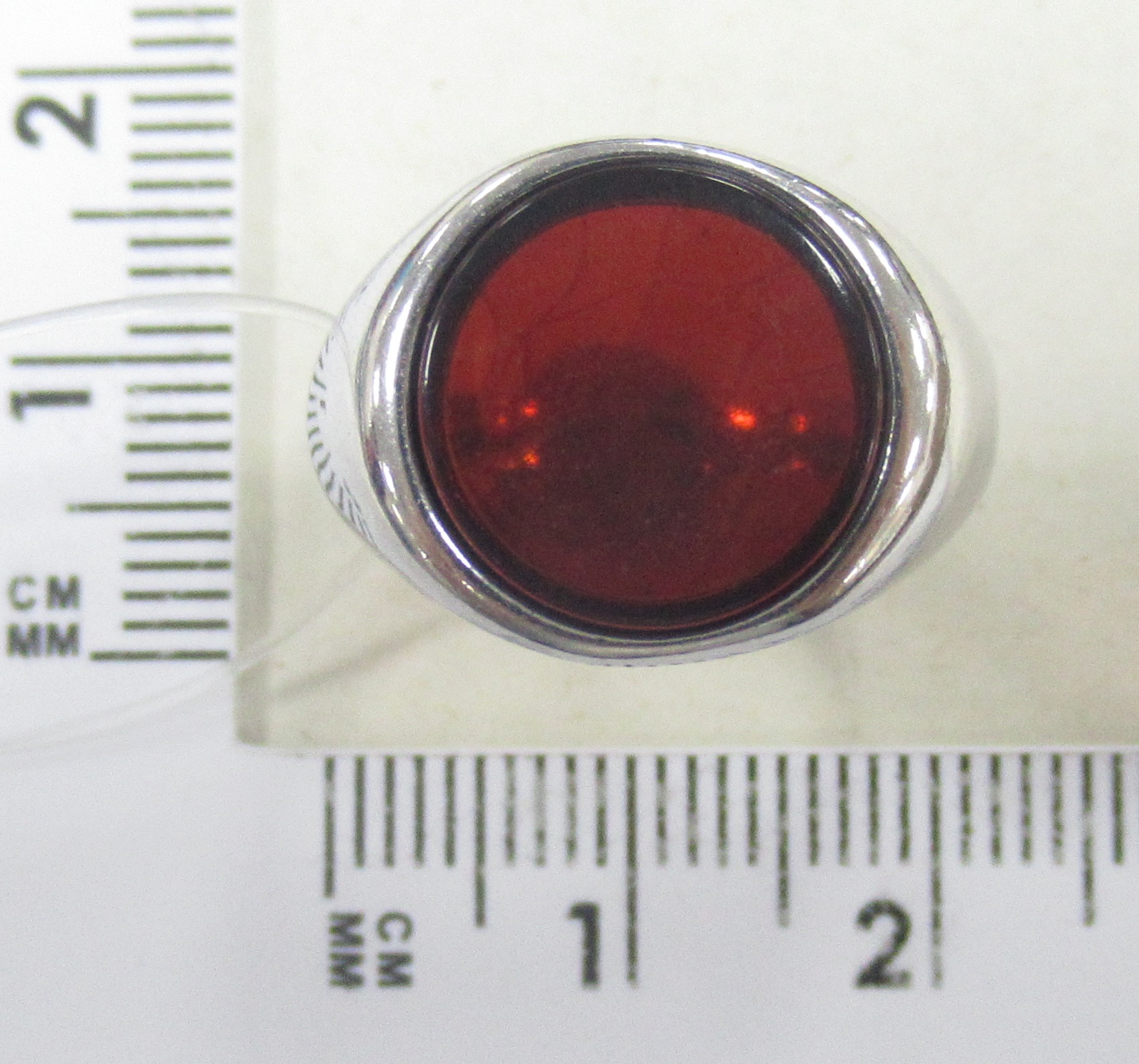 Серебряное кольцо 925 пробы; вставки 1 Янтарь;