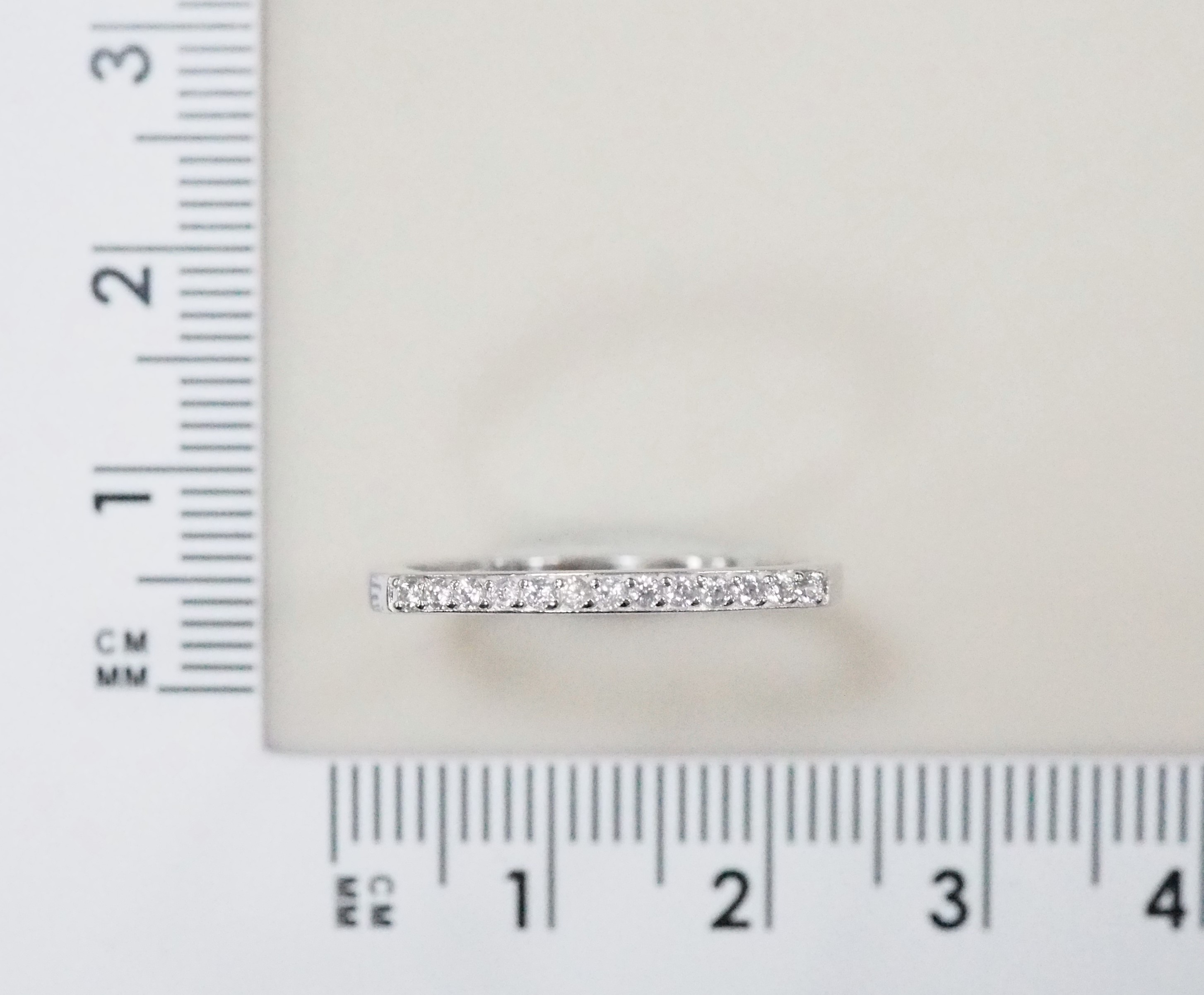 Серебряное кольцо 925 пробы; вставки 13 Фианит бесцв.;