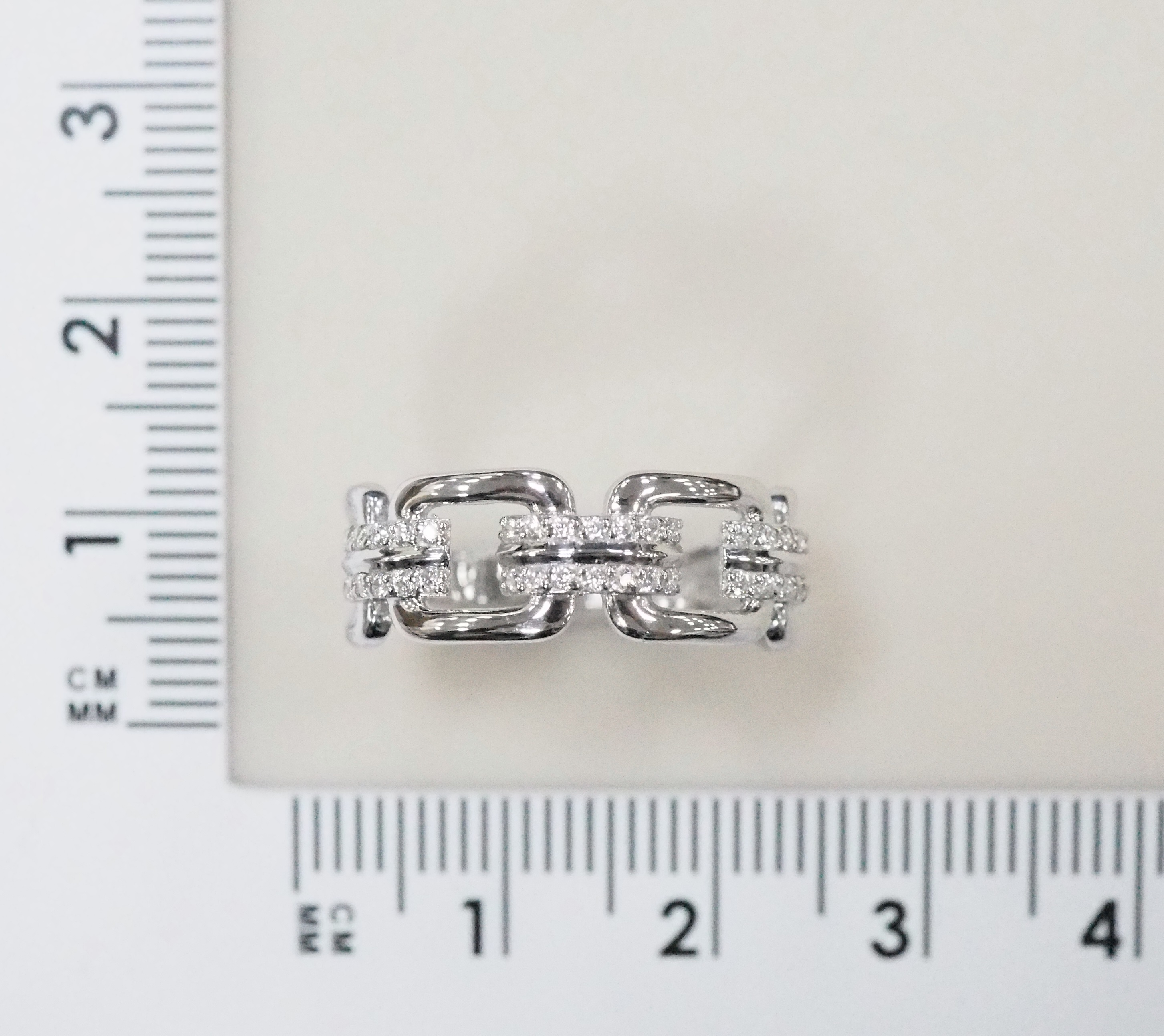 Серебряное кольцо 925 пробы; вставки 42 Фианит бесцв.;