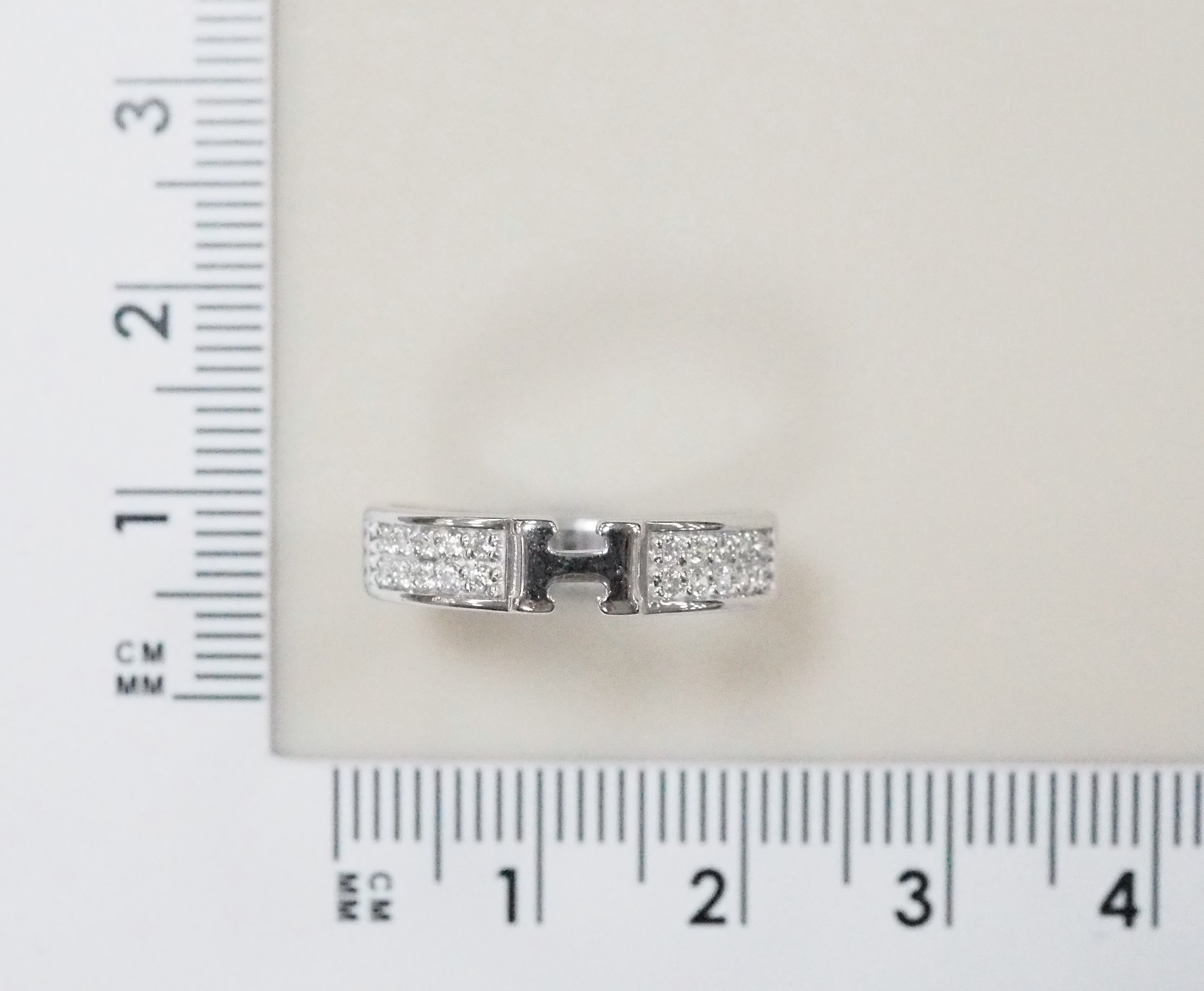 Серебряное кольцо 925 пробы; вставки 20 Фианит бесцв.;