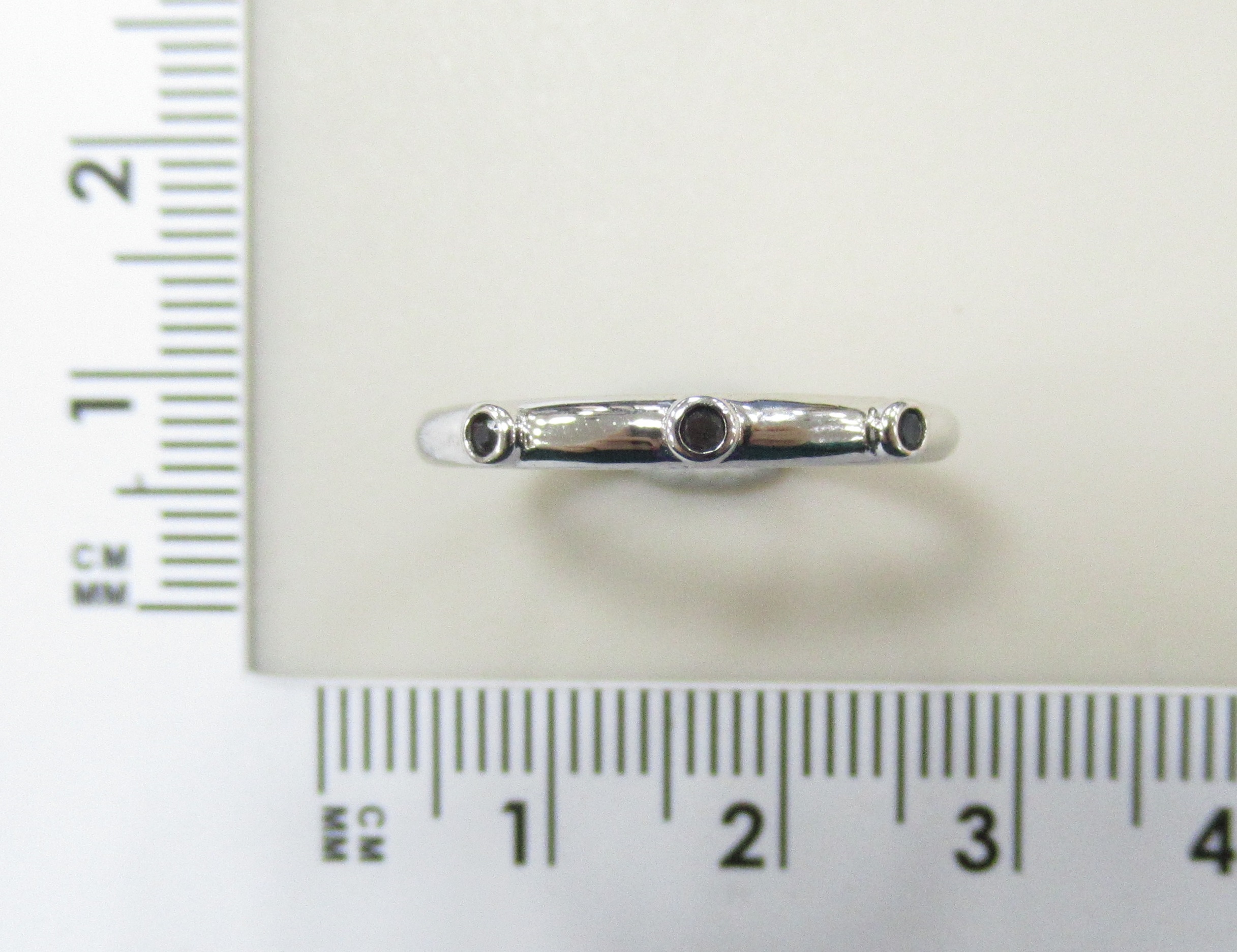 Серебряное кольцо 925 пробы; вставки 3 Сапфир 0,060 U/2;