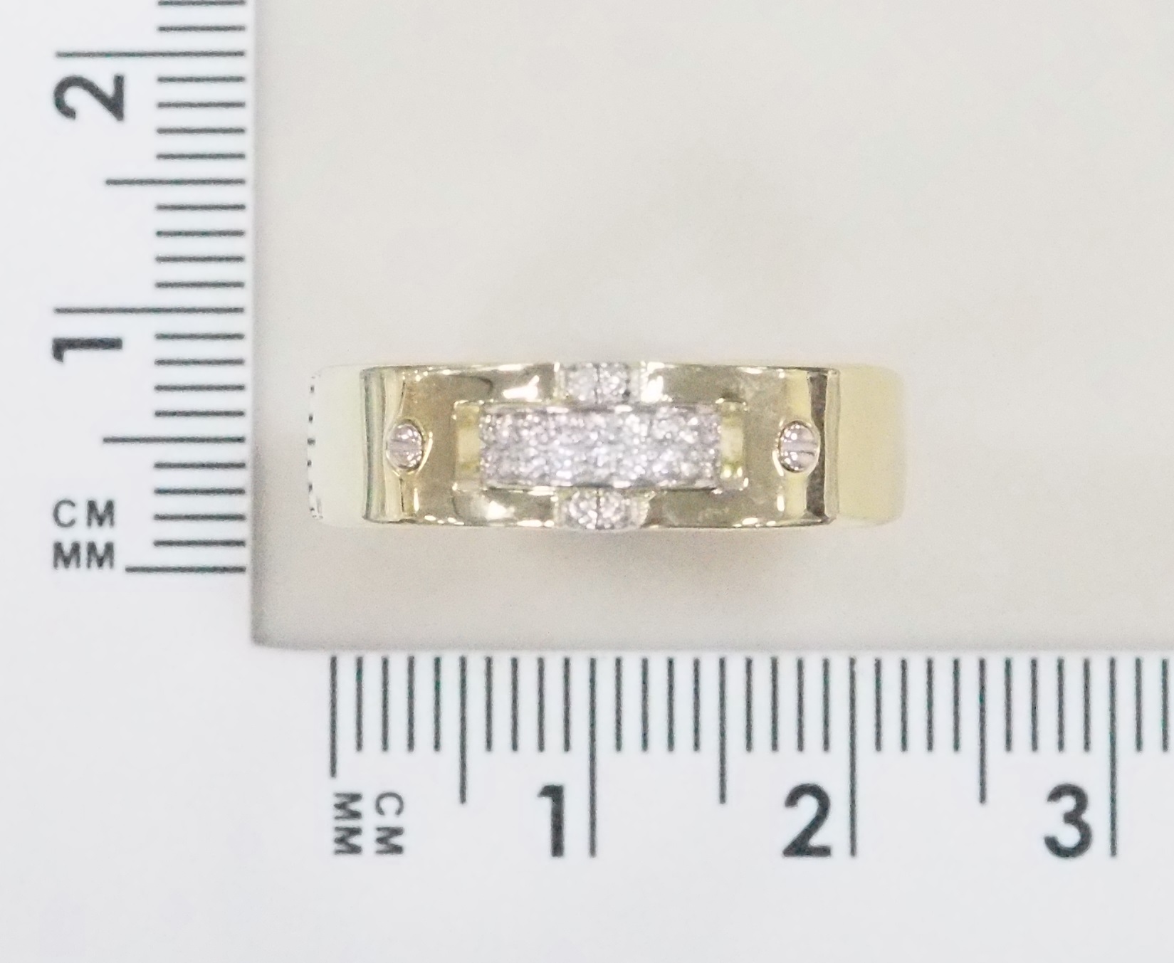 Серебряное кольцо 925 пробы; вставки 1 Агат зеленый; 12 Фианит бесцв.;