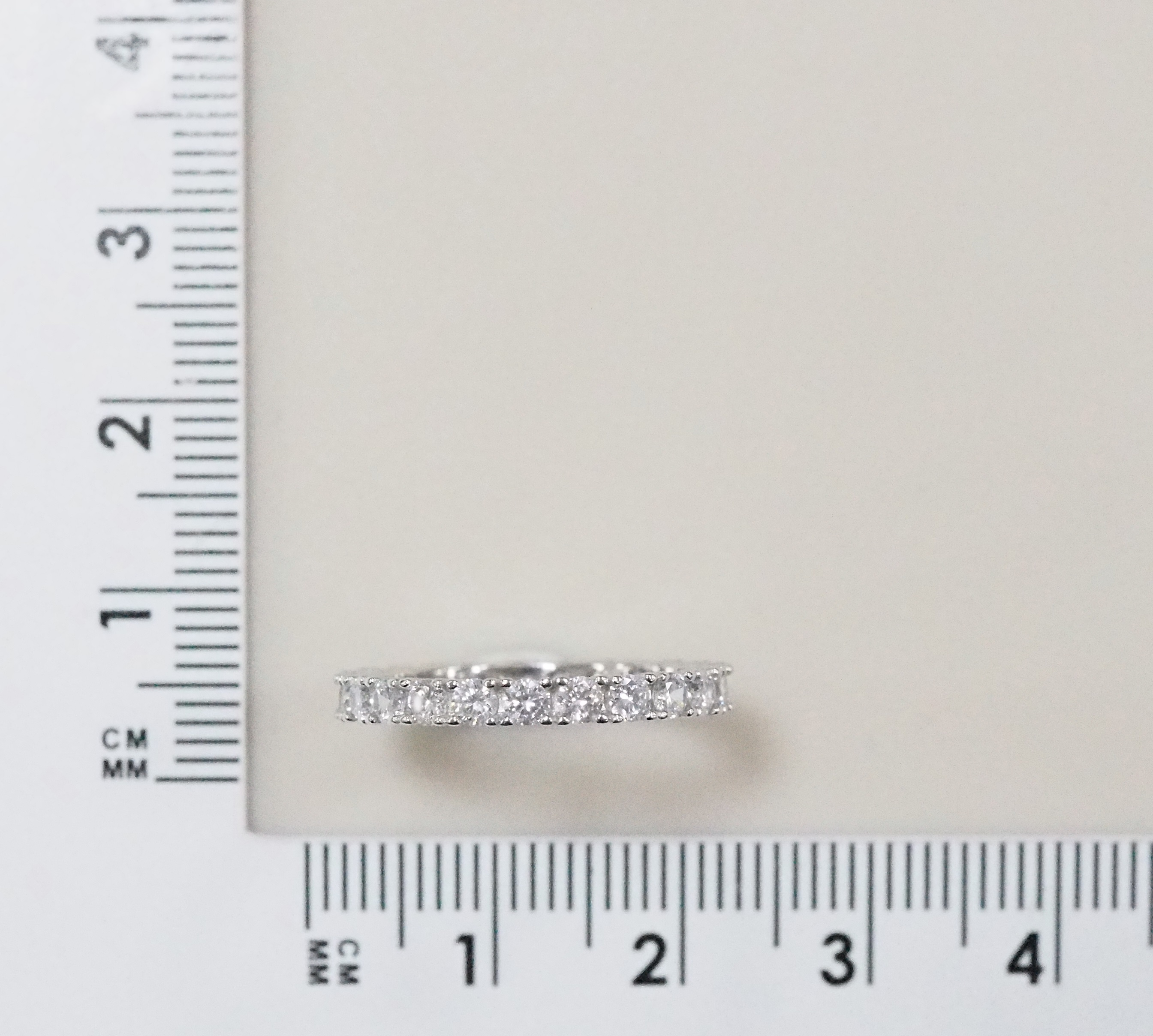 Серебряное кольцо 925 пробы; вставки 23 Фианит бесцв.;