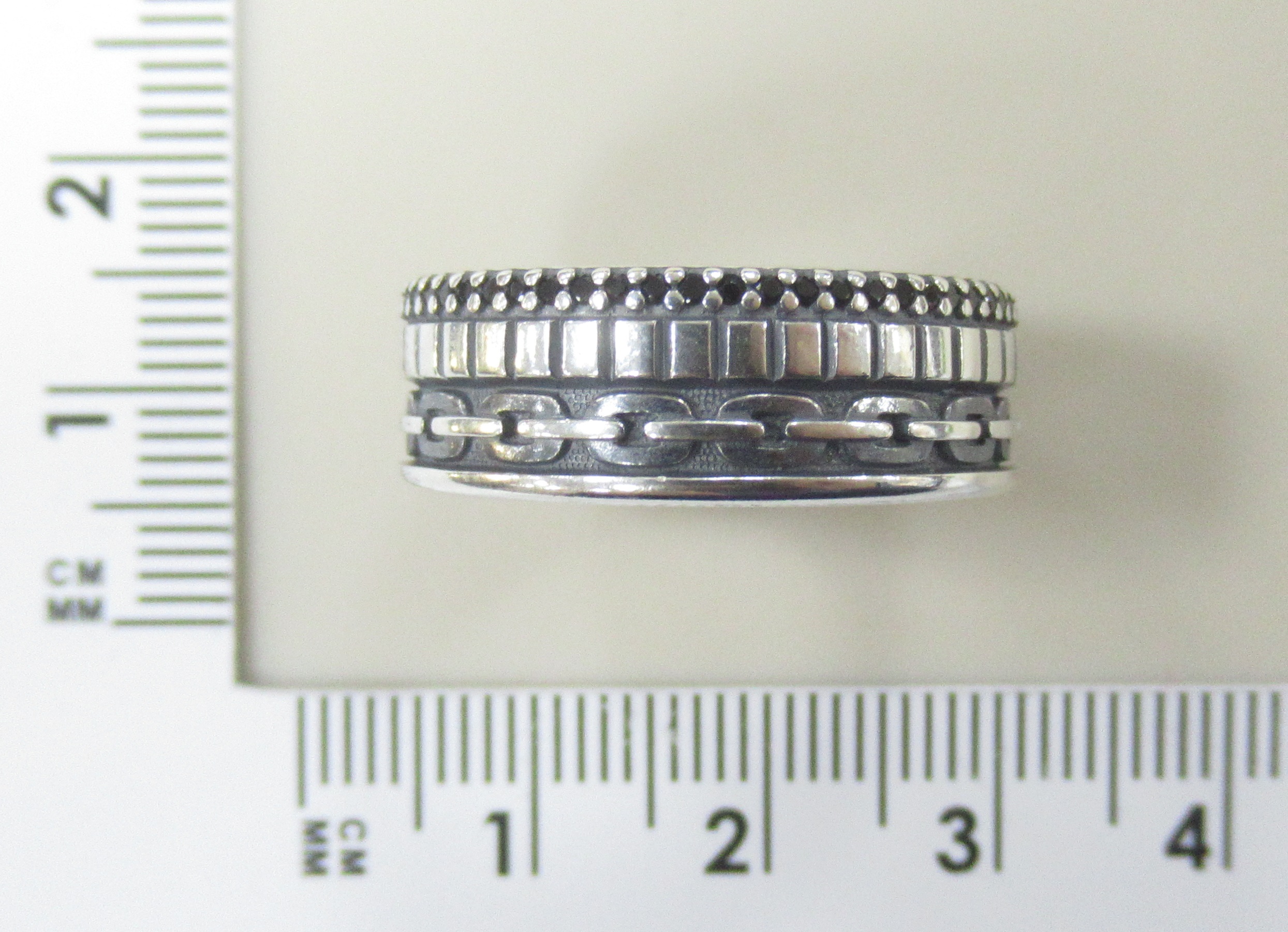 Серебряное кольцо 925 пробы; оксидирование; вставки Россыпь Фианит черн.;