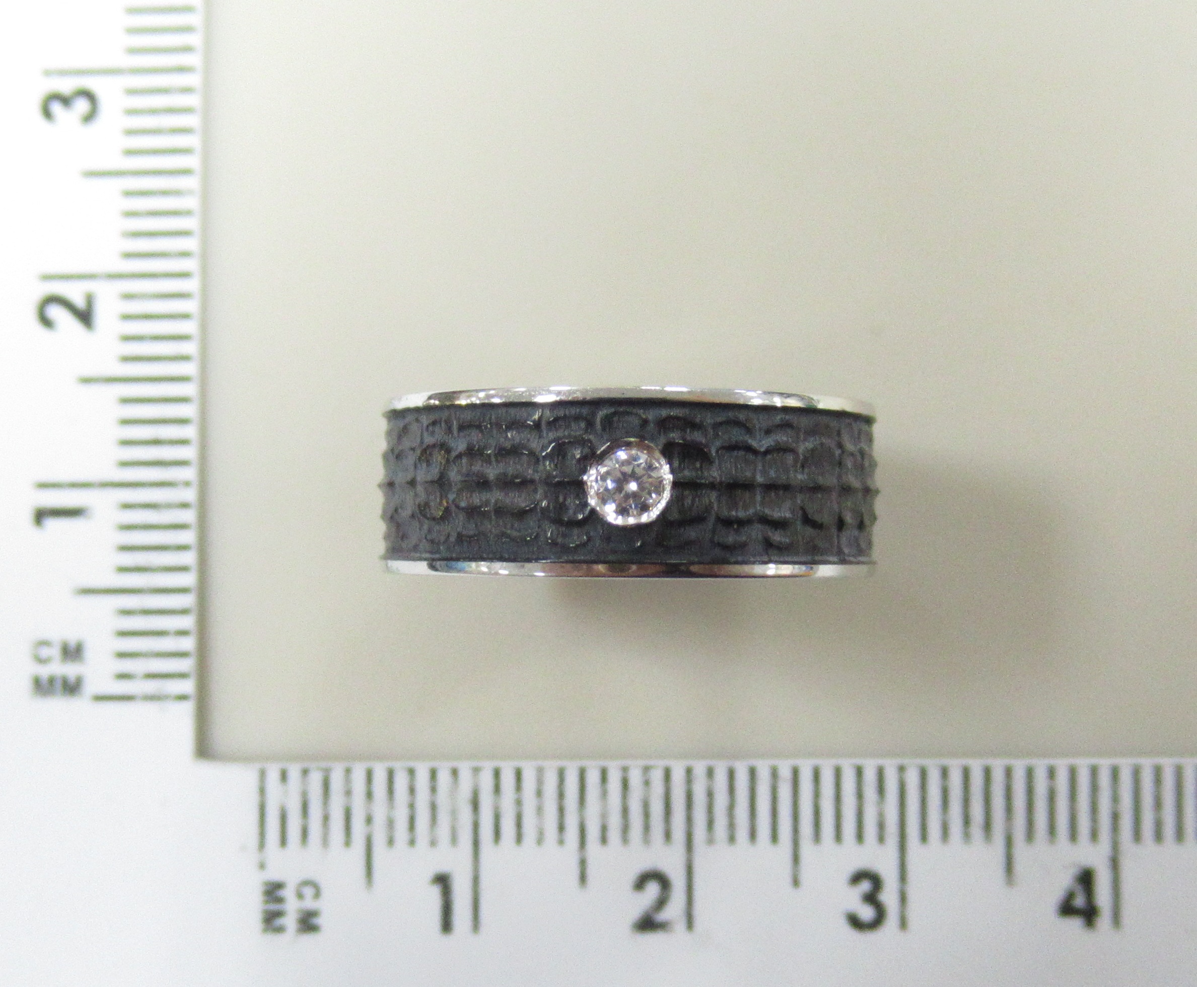 Серебряное кольцо 925 пробы; вставки Фианит бесцв.; Керамика цв.;