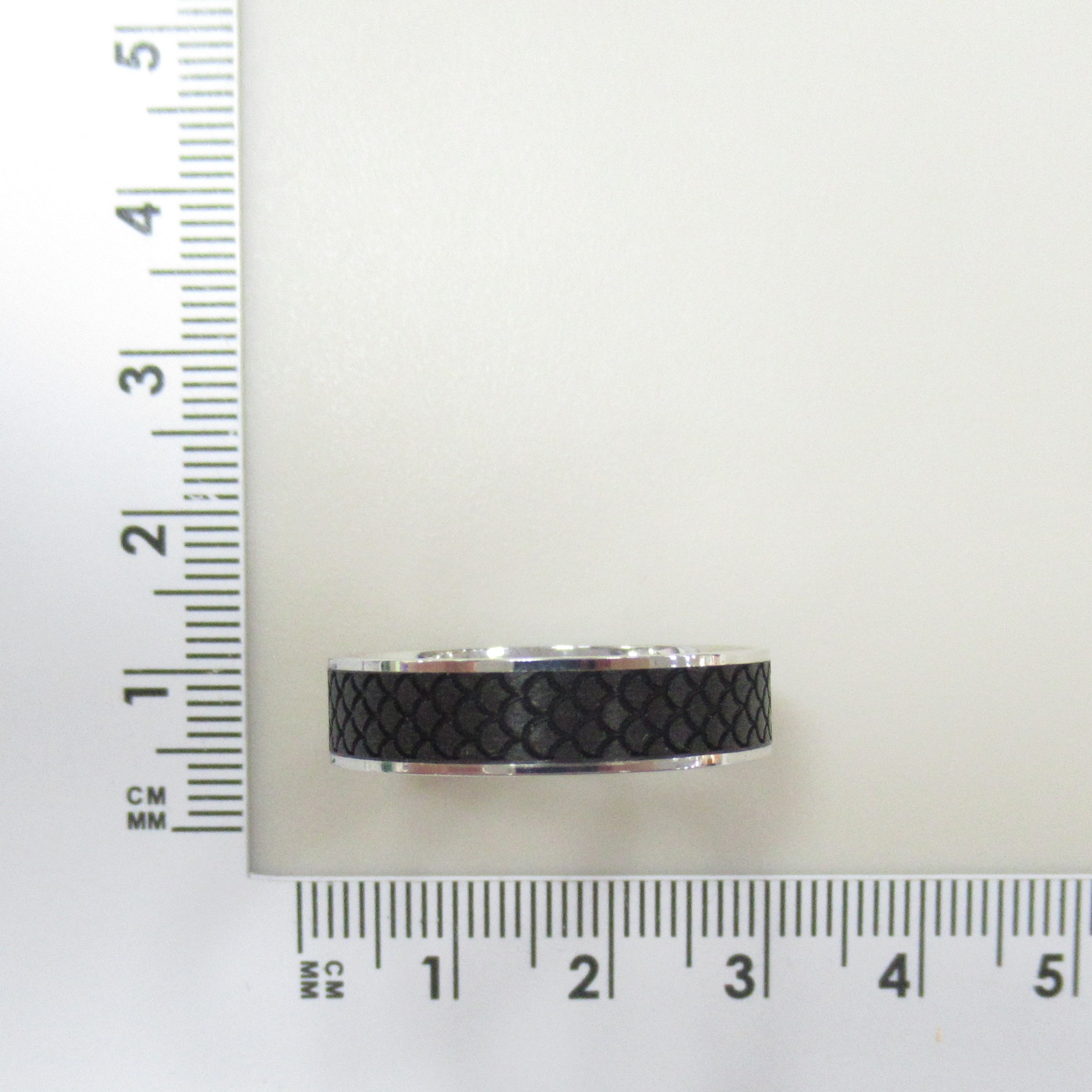 Серебряное кольцо 925 пробы; вставки Карбон;