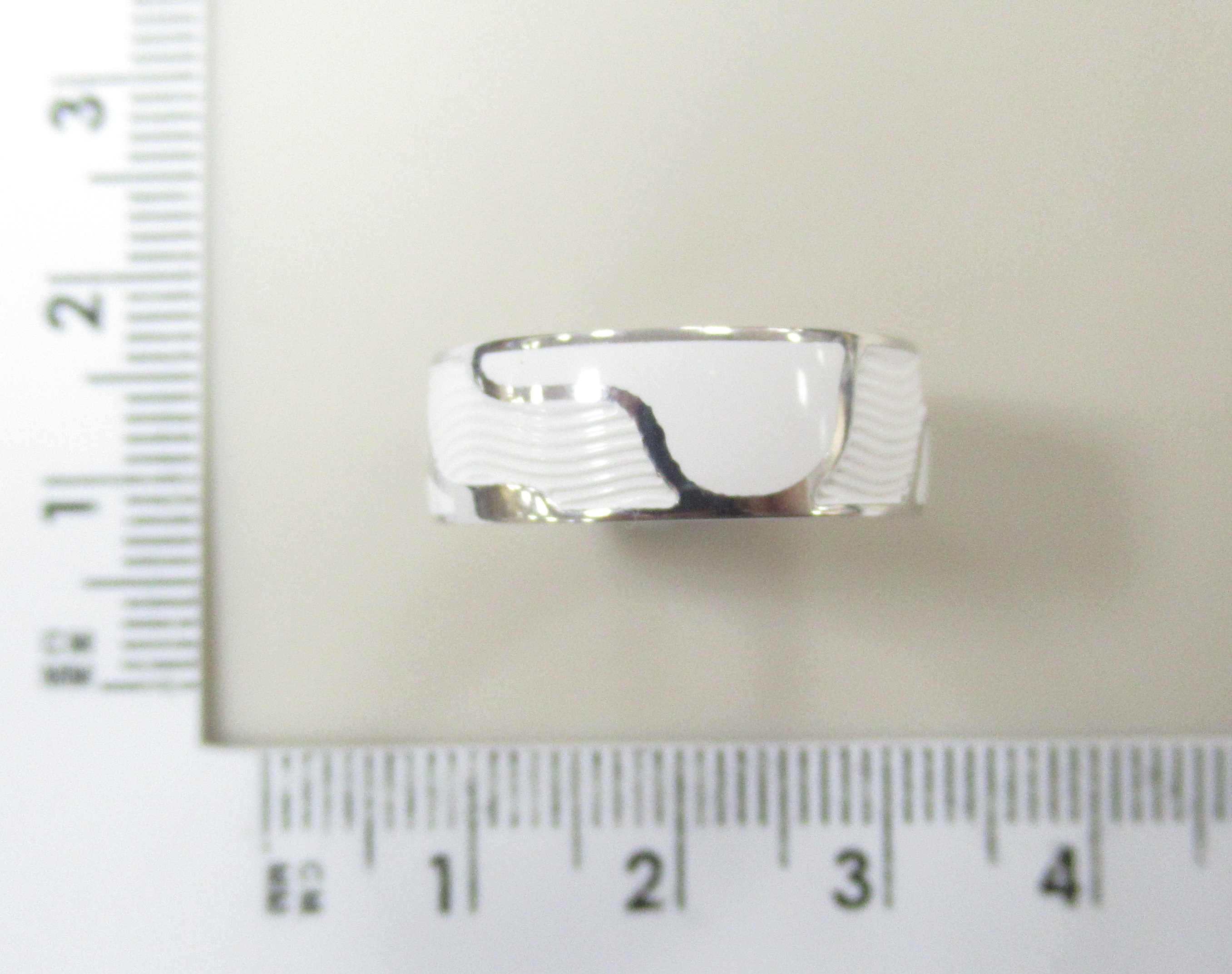 Серебряное кольцо 925 пробы; вставки Керамика белая;