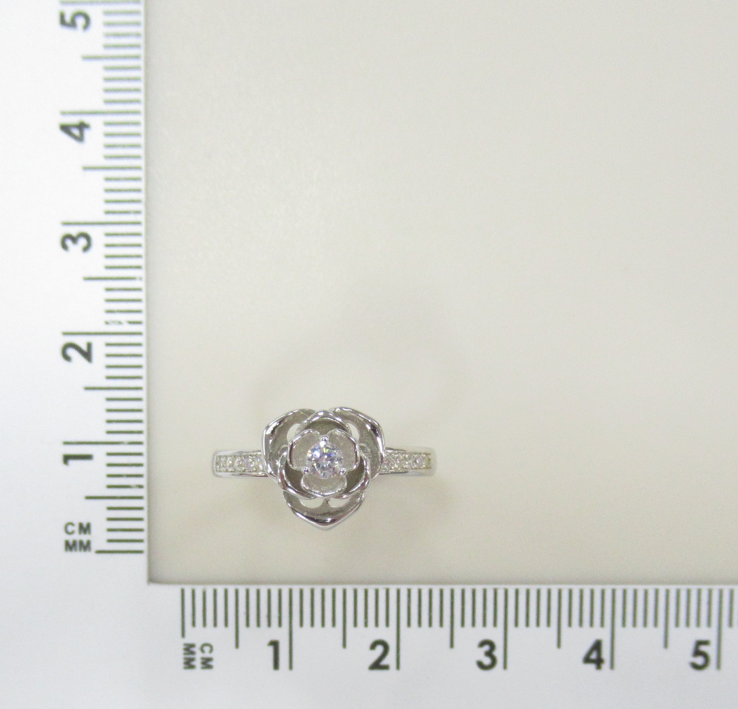Серебряное кольцо 925 пробы; вставки 11 Фианит бесцв.;