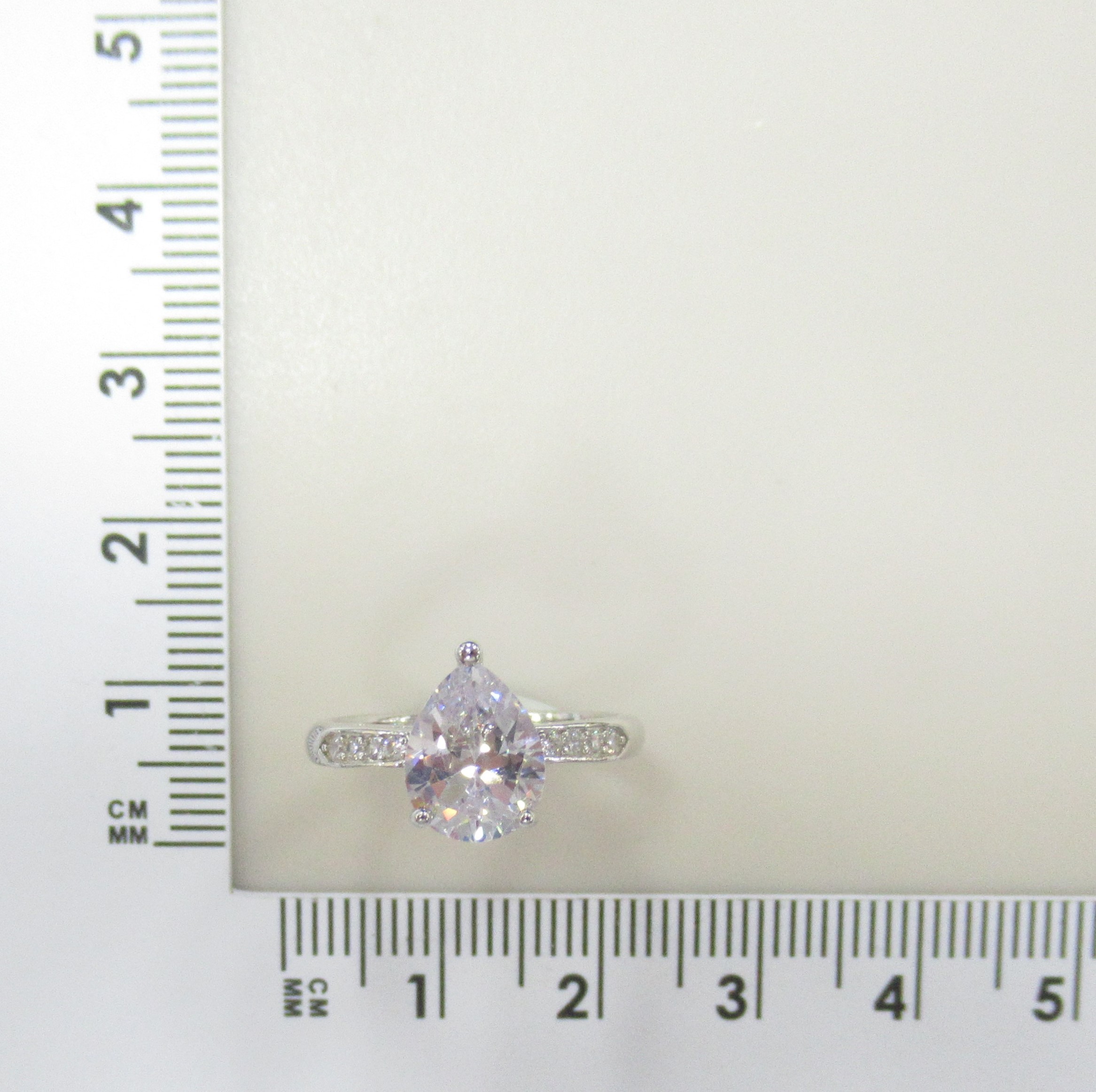 Серебряное кольцо 925 пробы; вставки 9 Фианит бесцв.;