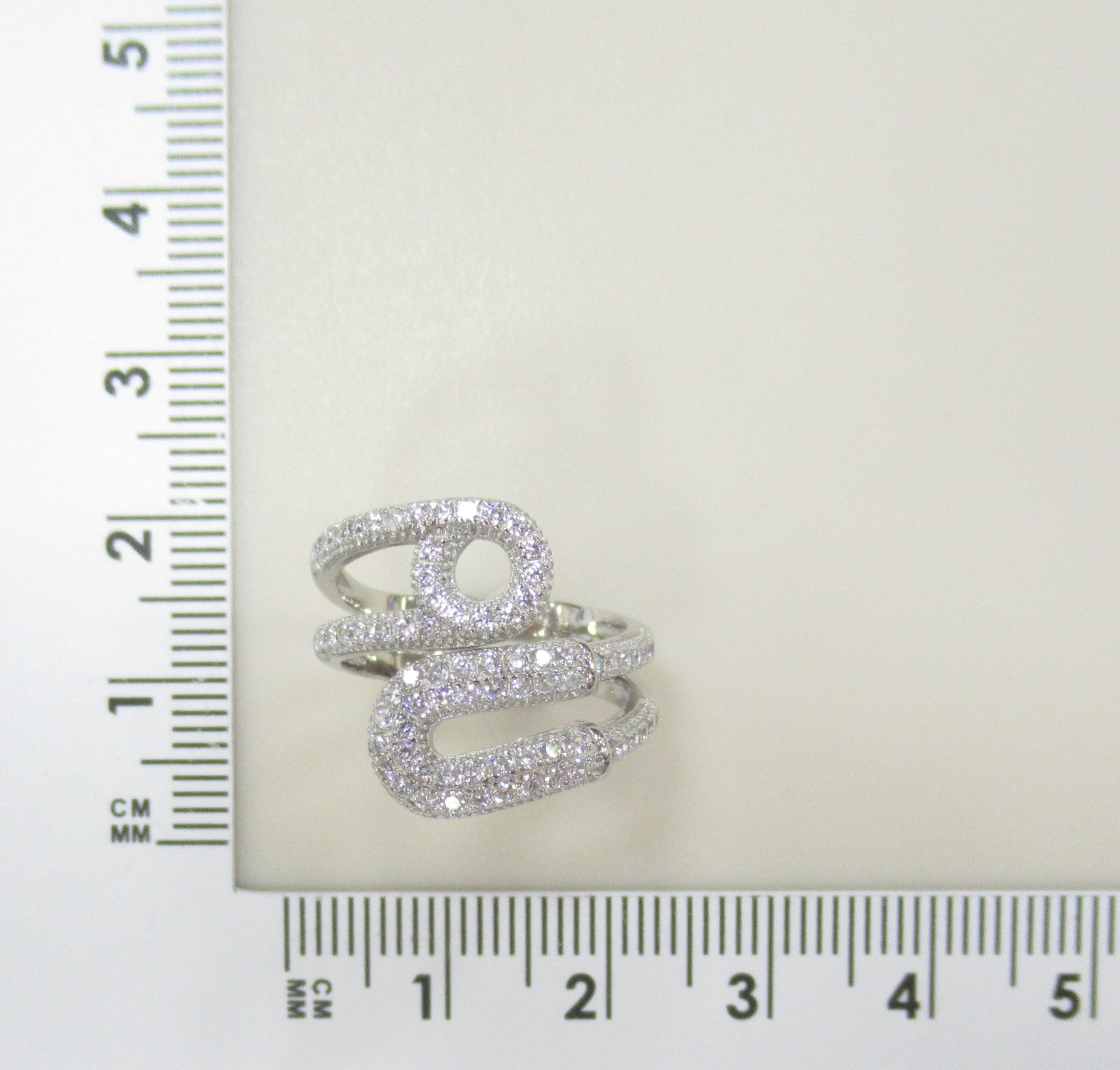 Серебряное кольцо 925 пробы; незамкнутое; вставки 79 Фианит бесцв.;