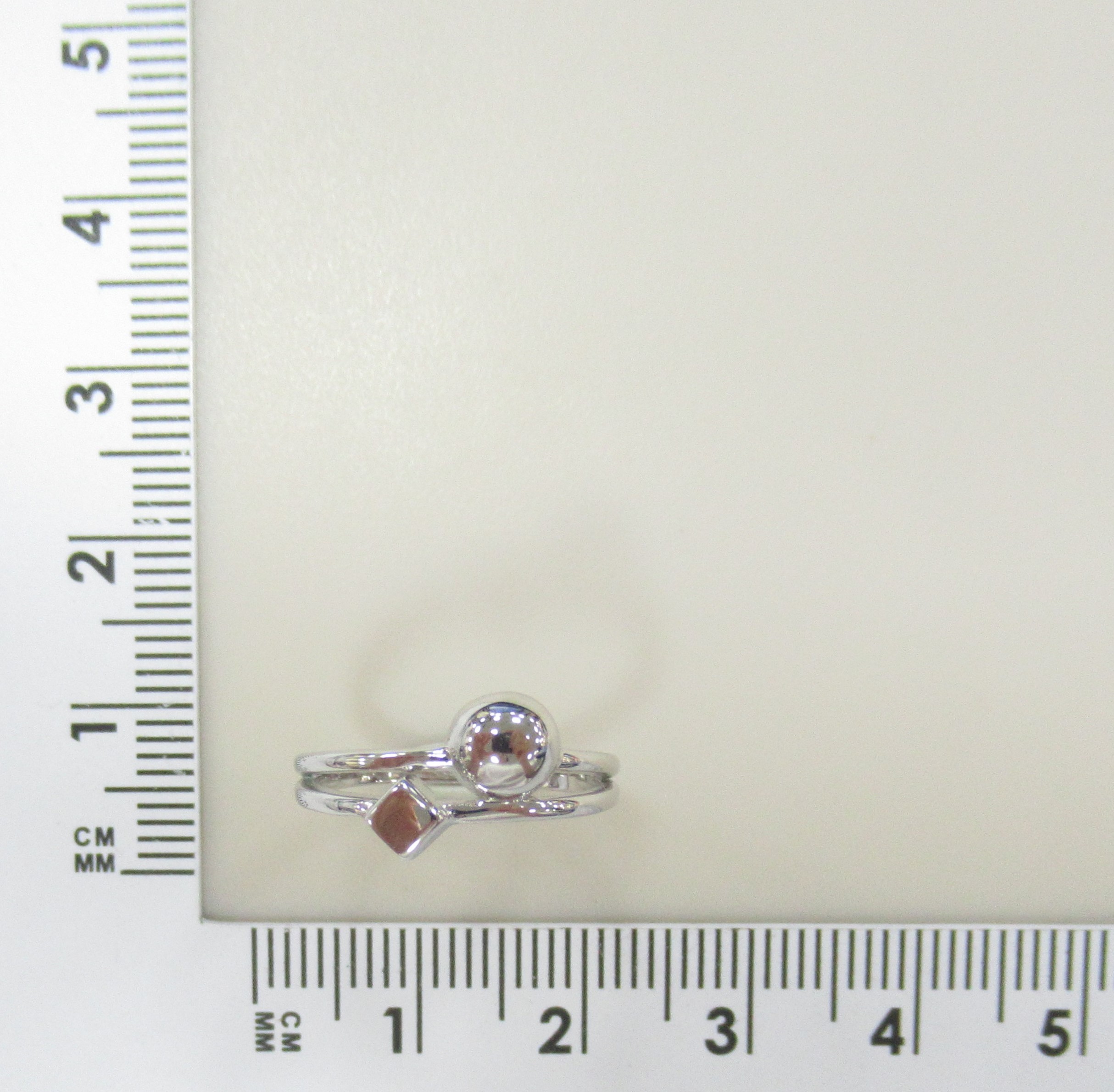 Серебряное кольцо 925 пробы;